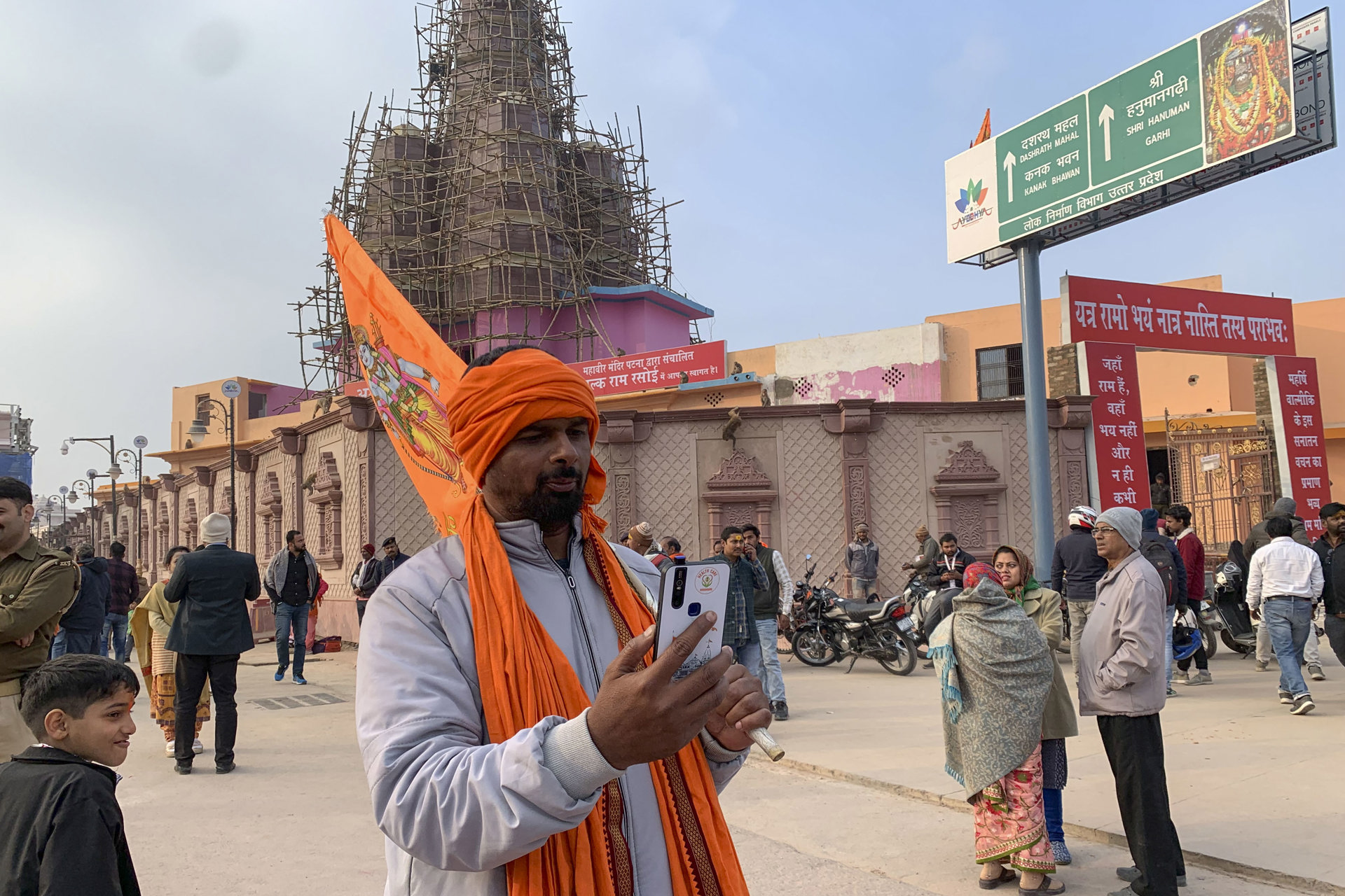 El fervor religioso desborda la ‘ciudad natal’ del dios Ram, epicentro del hinduismo