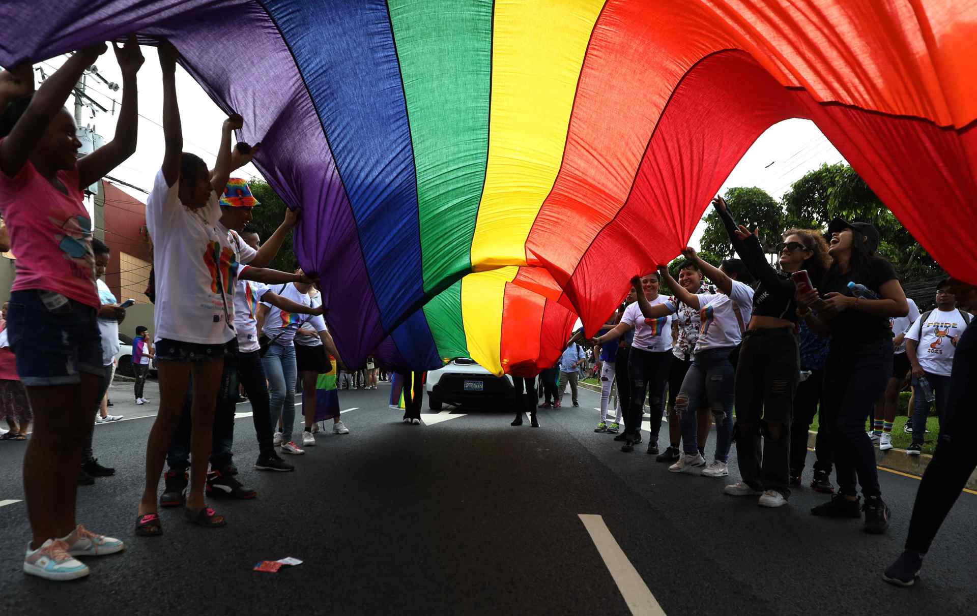 Jovenes salvadoreñas demandan educación de salud sexual y reconocimiento a comunidad LGBTIQ+