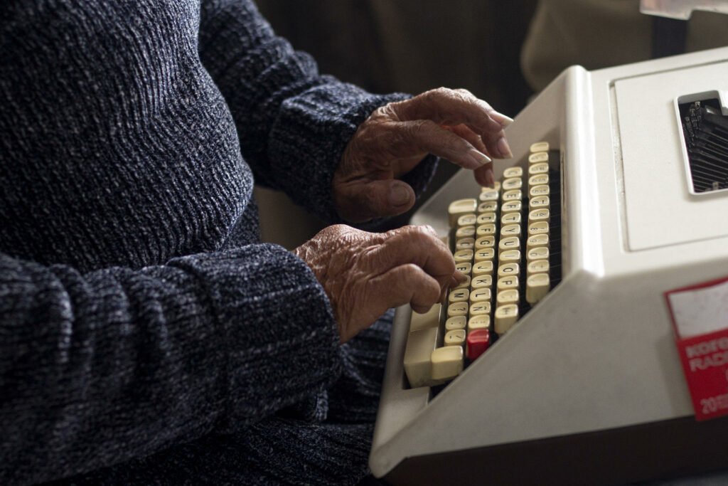 Doña Chayito, la mexicana de 80 años que es la última escribana del estado de Querétaro - maria-del-rosario-elizondo-dona-chayito-escribana-queretaro-3-1024x683