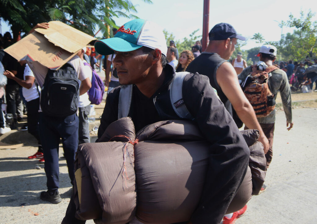 Detienen y vinculan a proceso a hombre por transportar a 139 migrantes en Chiapas