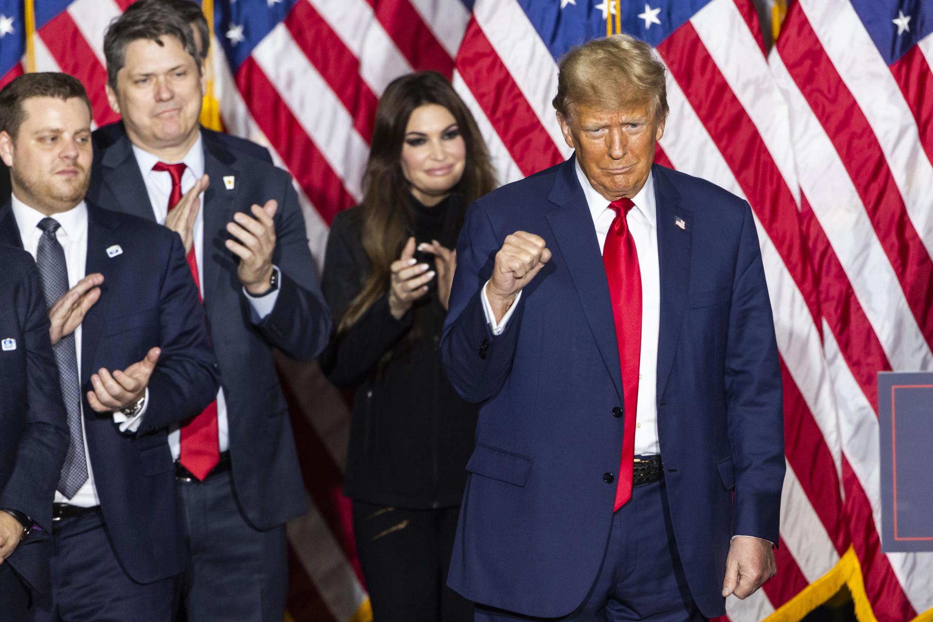 Trump llama a la unión en EE.UU. tras ganar los caucus de Iowa y arremete contra los migrantes