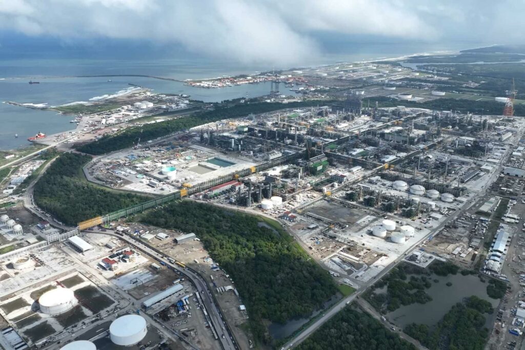 Pemex controla conato de incendio en refinería de Dos Bocas