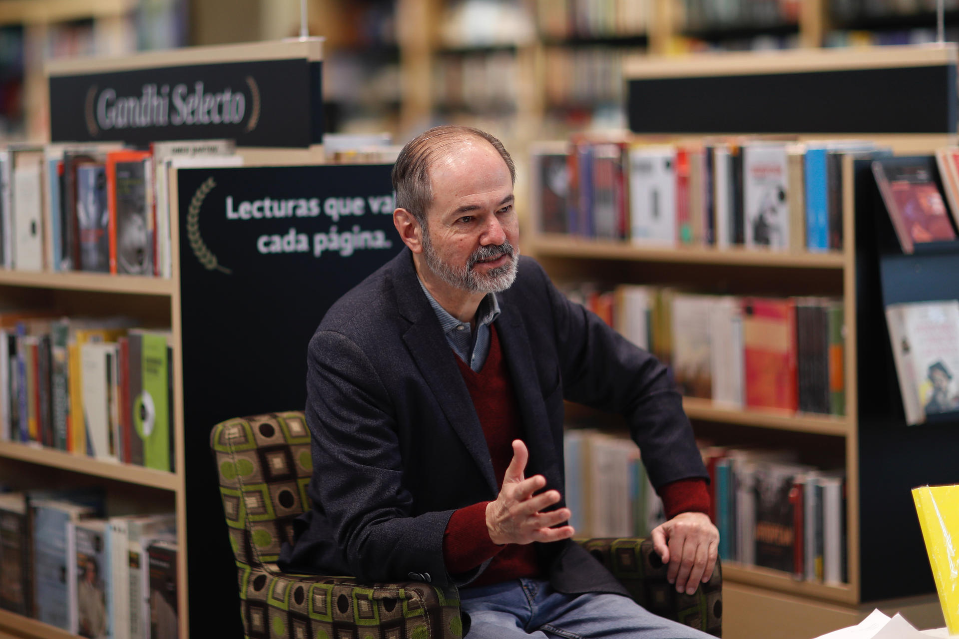 “En México, la afición se esfuerza mucho más que los jugadores de futbol”: Juan Villoro “En México, la afición se esfuerza mucho más que los jugadores de futbol”: Juan Villoro