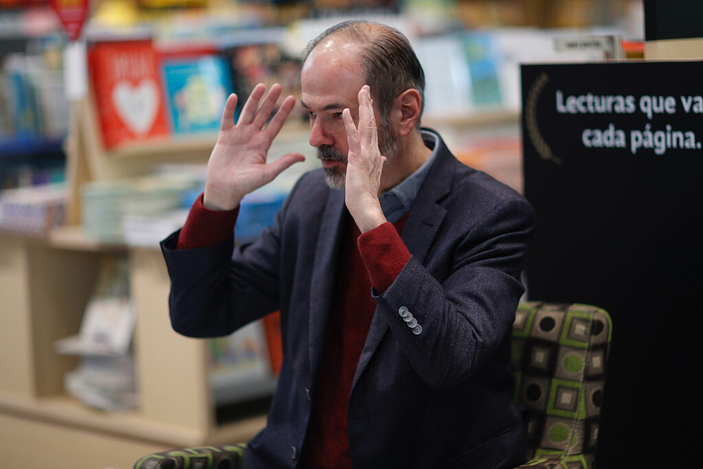 "En México, la afición se esfuerza mucho más que los jugadores de futbol": Juan Villoro - a8cfa197d5eec13bb89d8b44bf4a47ba397197e5w-1024x683