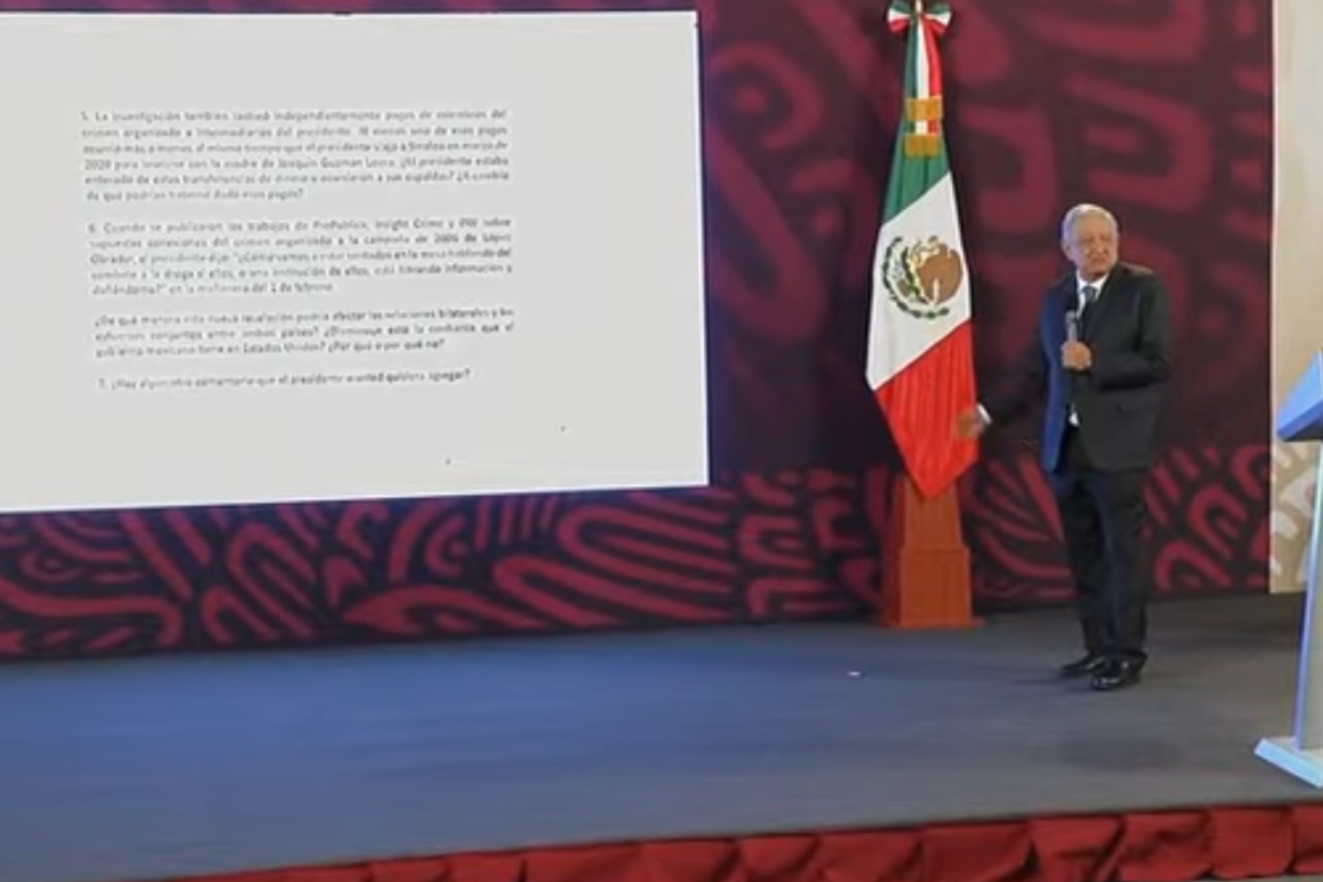 AMLO vuelve a mostrar cuestionario de periodista del NYT