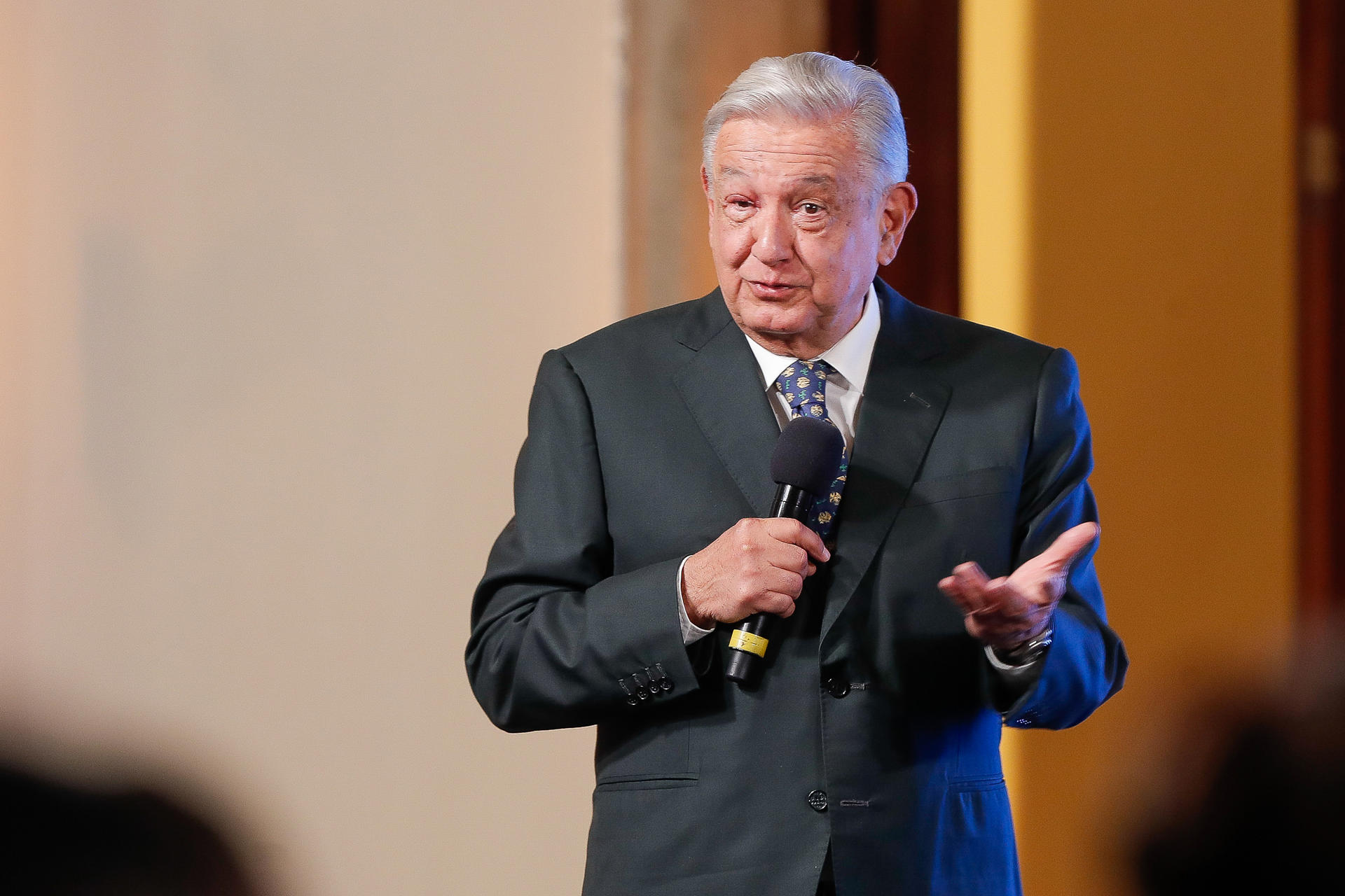 “¡Claro que sí!”: AMLO defiende que paquete de reformas es por elecciones