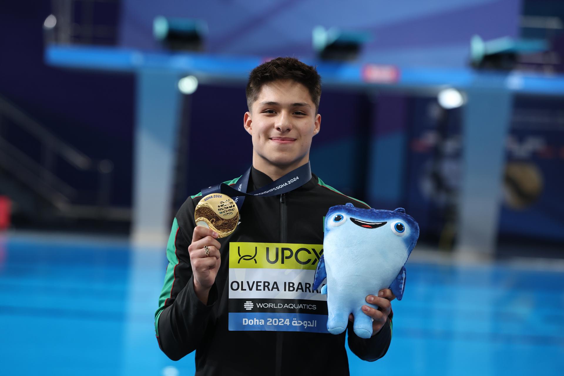 Osmar Olvera se cuelga el oro en el Mundial de Natación Doha 2024