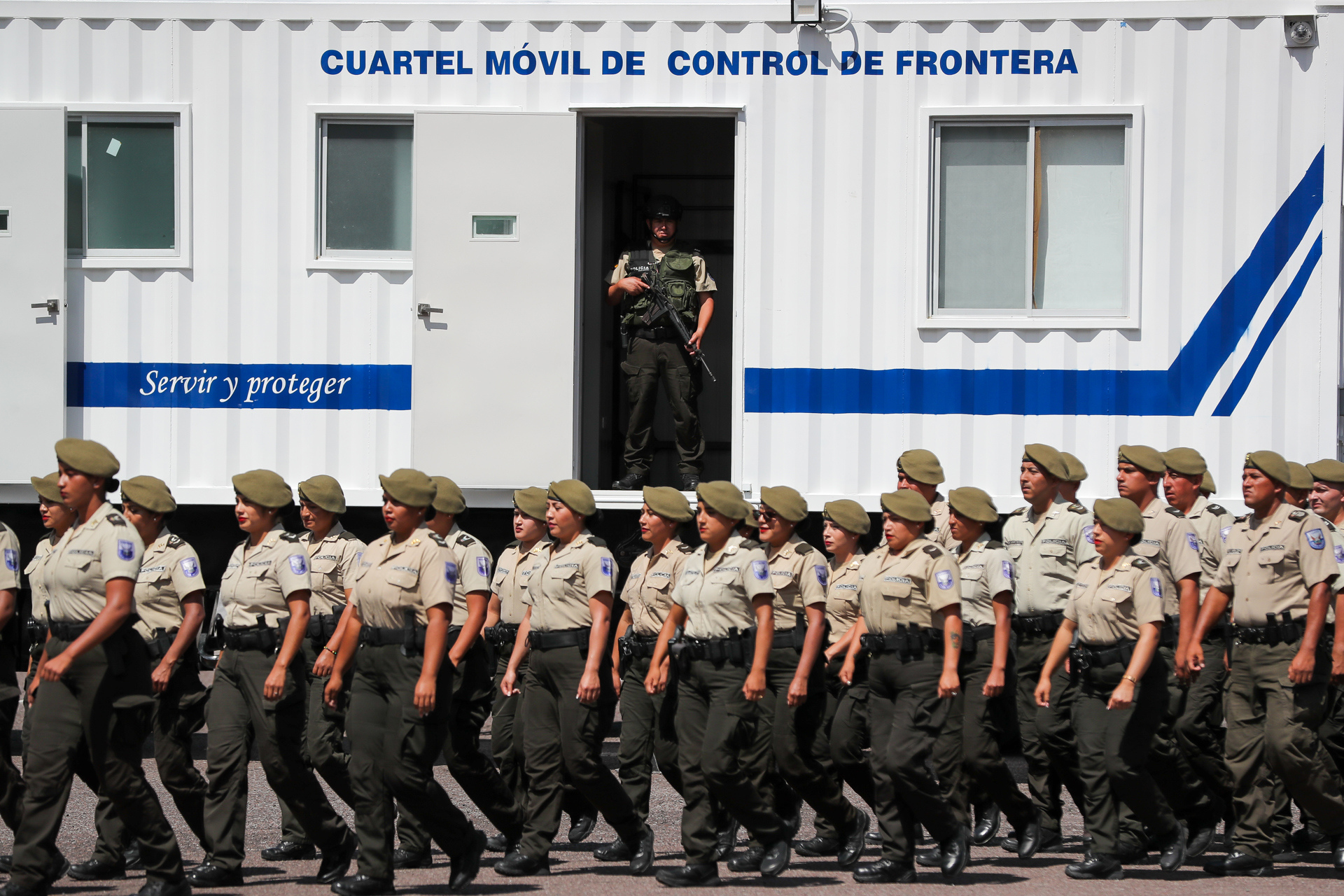 Ecuador recibe de EE.UU. un cuartel móvil para vigilar la frontera con Colombia Ecuador recibe de EE.UU. un cuartel móvil para vigilar la frontera con Colombia