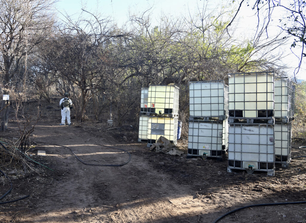 Encuentran en Sonora un enorme laboratorio con 80 toneladas de metanfetaminas - encuentran-en-sonora-un-enorme-laboratorio-con-80-toneladas-de-metanfetaminas-1024x746