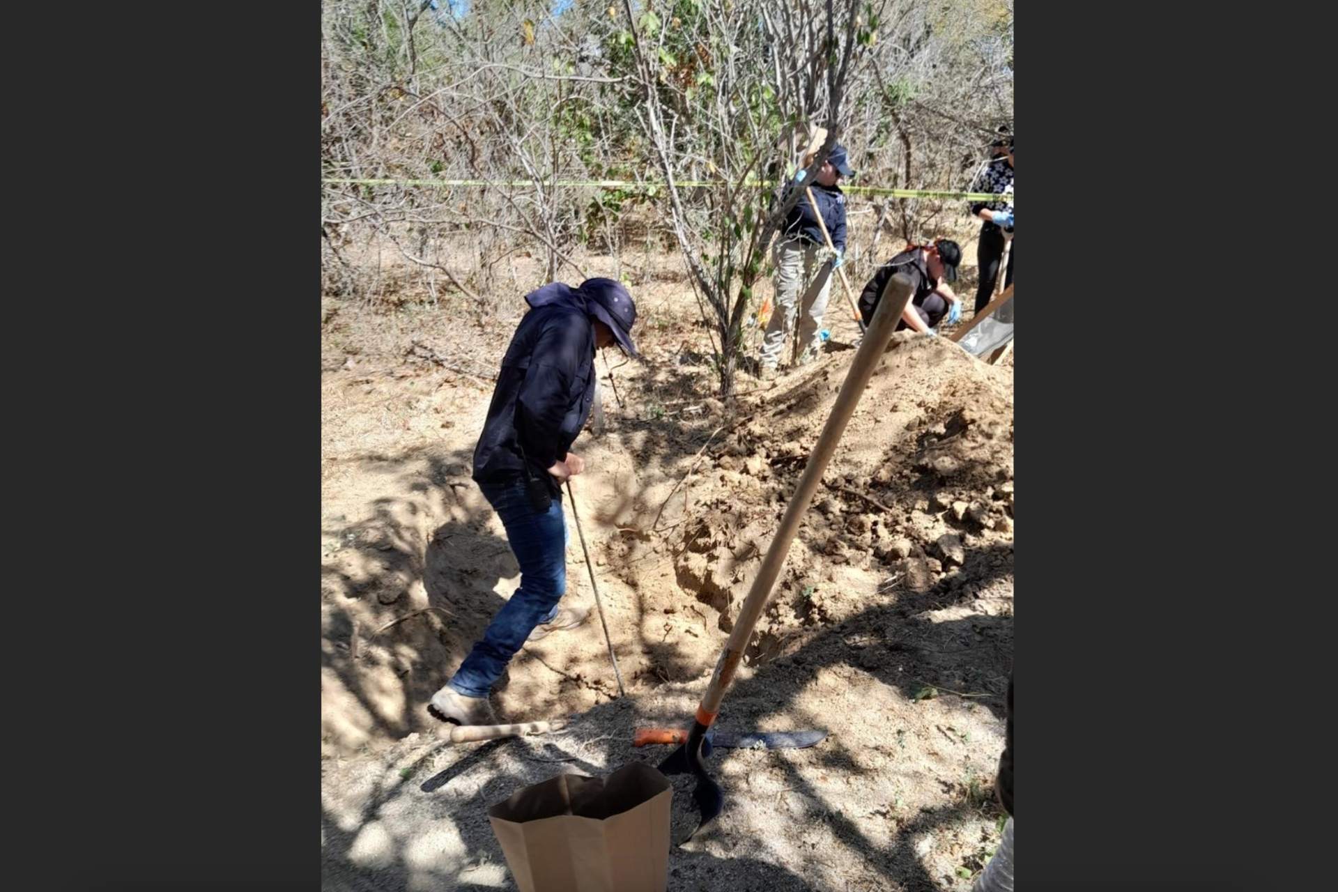 Localizan 100 fragmentos óseos en un fosa clandestina en Baja California Sur Localizan 100 fragmentos óseos en un fosa clandestina en Baja California Sur