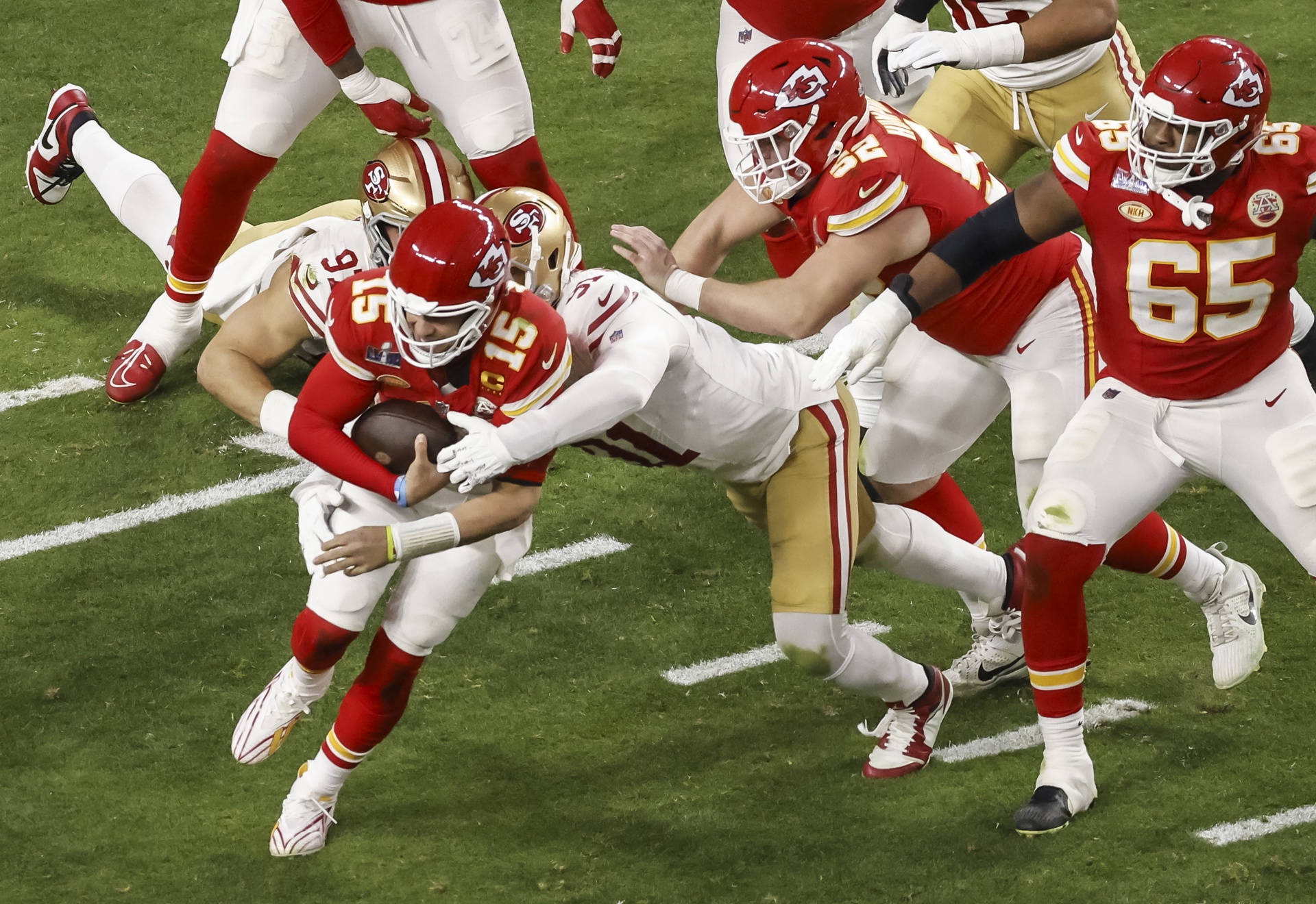 Los 49ers dominan a Chiefs al descanso en Las Vegas Los 49ers dominan a Chiefs al descanso en Las Vegas