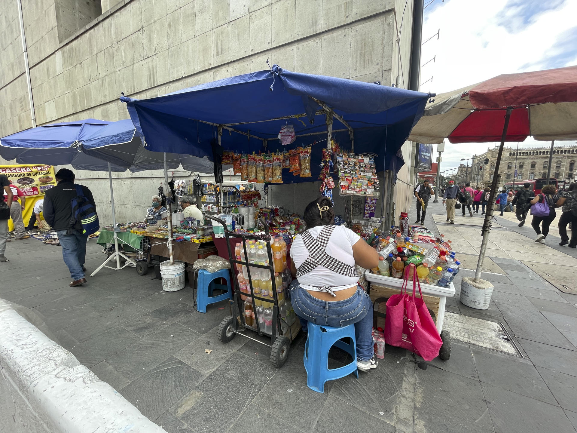 Valor de la economía informal crece un 4.6 % en México