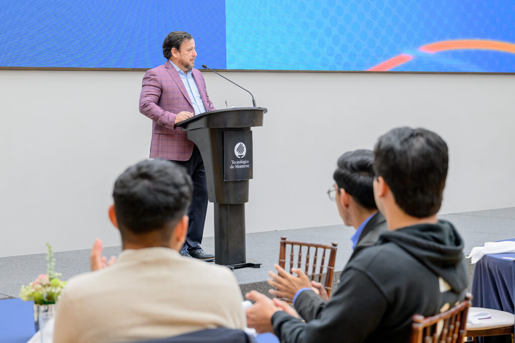 Fundación BBVA México y el Tecnológico de Monterrey se unen para promover la inclusión y la educación - miguel-valdez-director-del-programa-lideres-del-manana-1024x683