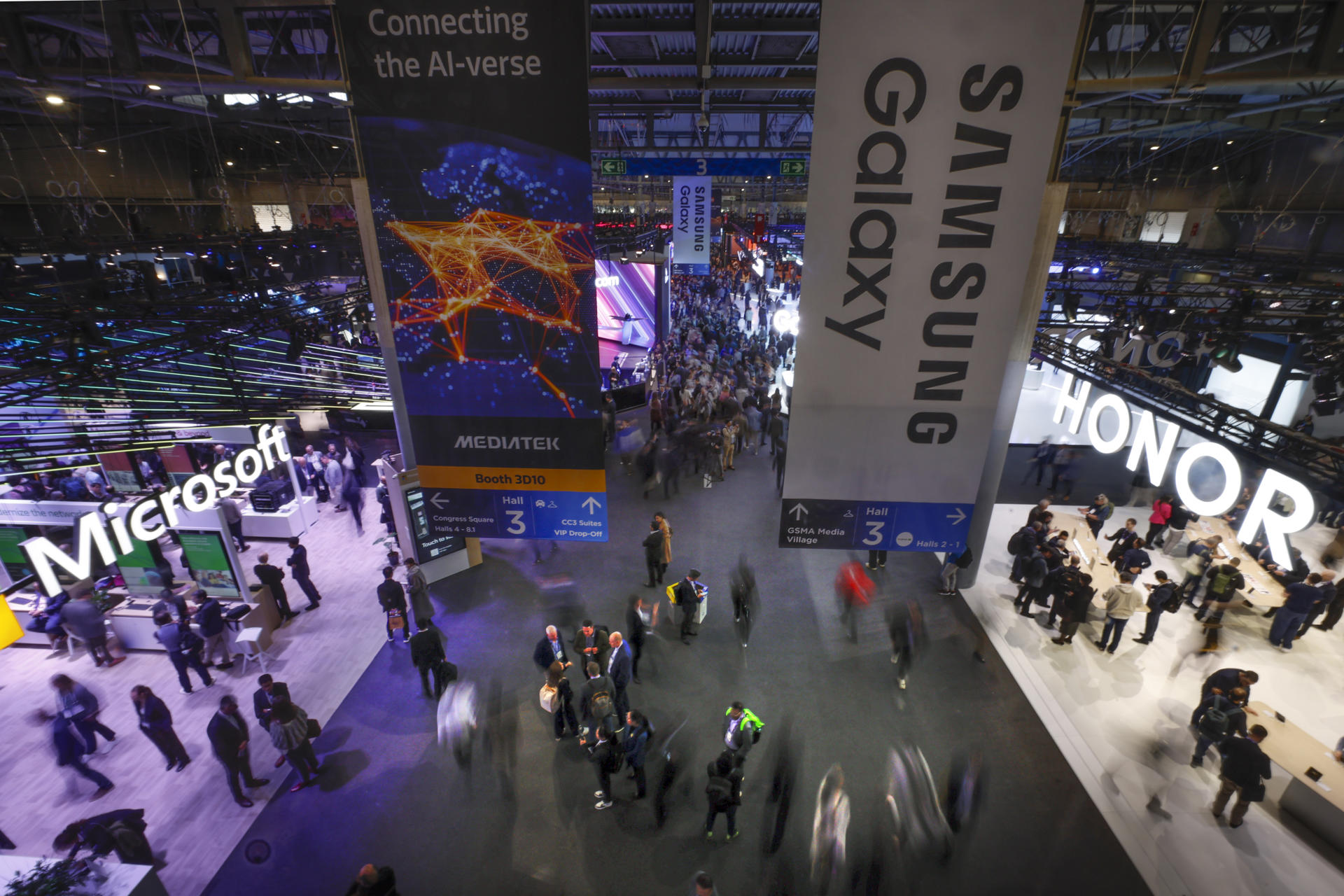 Bienvenidos al futuro: un paseo entre móviles, videojuegos y una máquina de café ambulante en el MWC 2024 Bienvenidos al futuro: un paseo entre móviles, videojuegos y una máquina de café ambulante en el MWC 2024