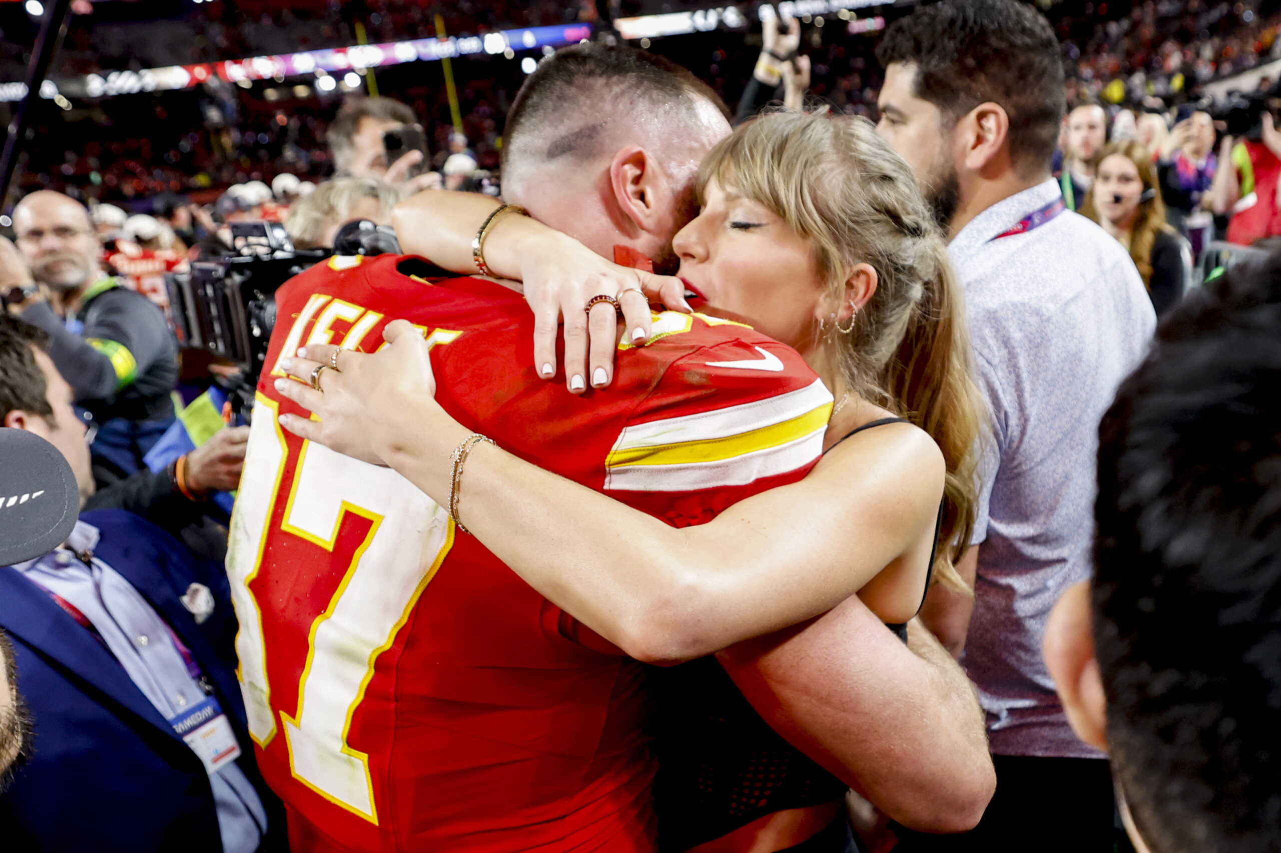 Travis Kelce llega a Australia para reunirse con Taylor Swift Travis Kelce llega a Australia para reunirse con Taylor Swift
