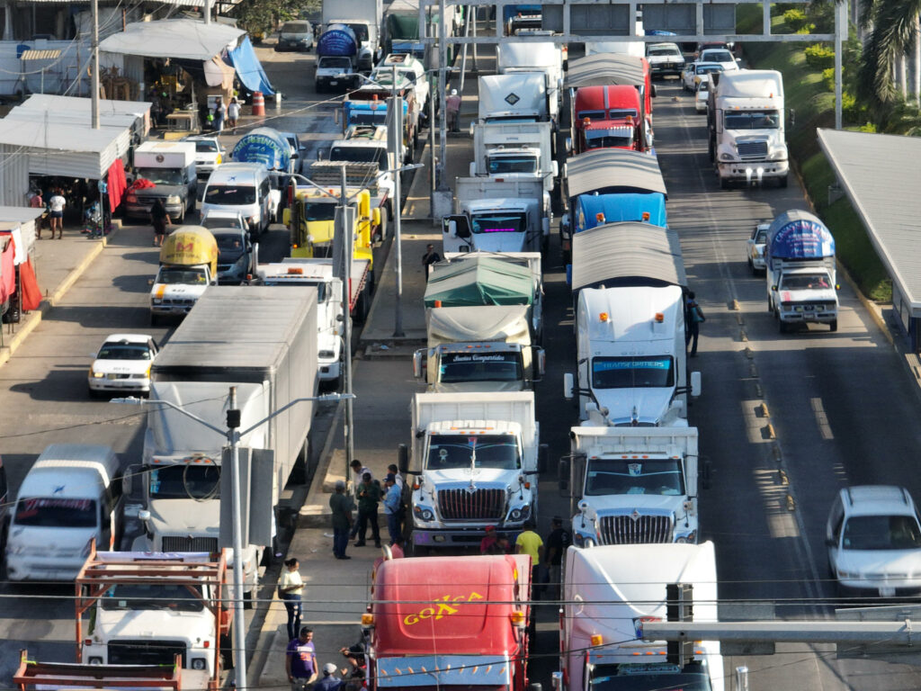 Transportistas anuncian bloqueos carreteros en pleno Mundial 2026