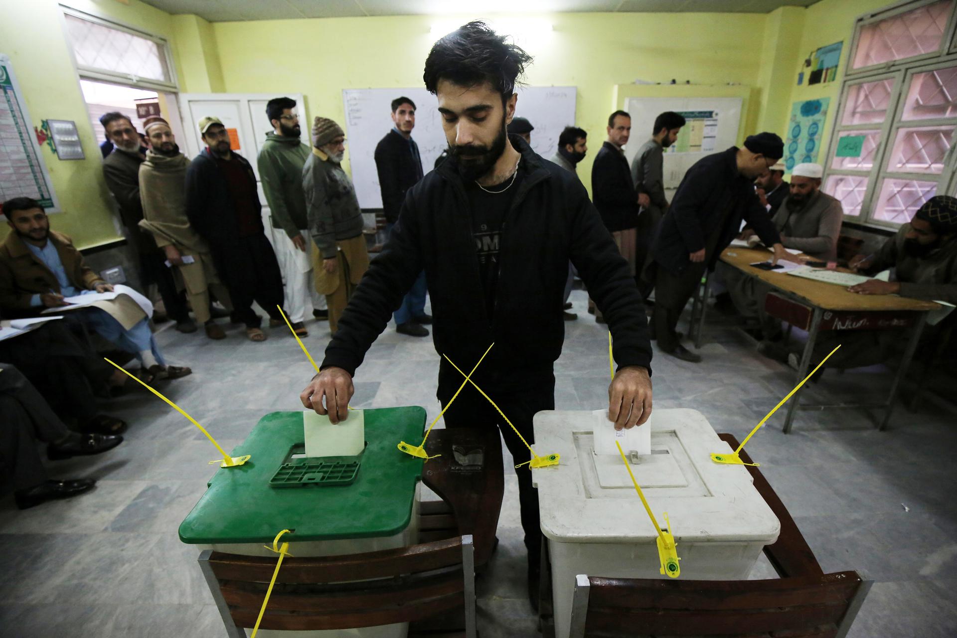 Violencia en la víspera electoral de Pakistán: tres atentados, 26 muertos, 54 heridos