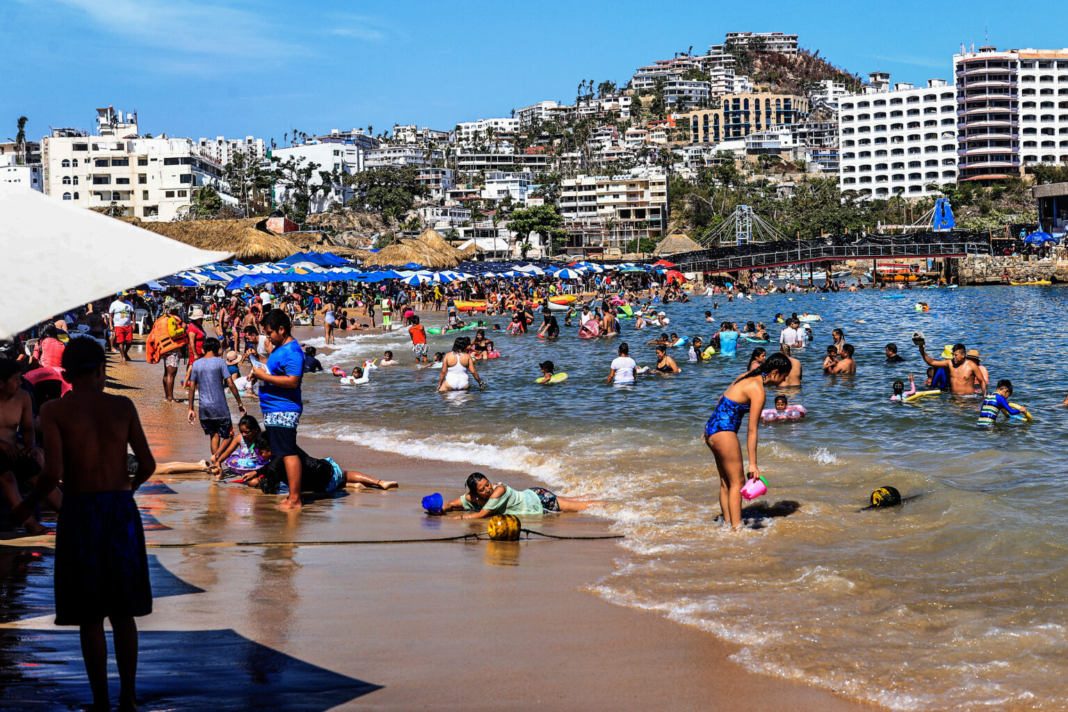 Semana Santa revive el turismo en Acapulco pese a estragos de Otis