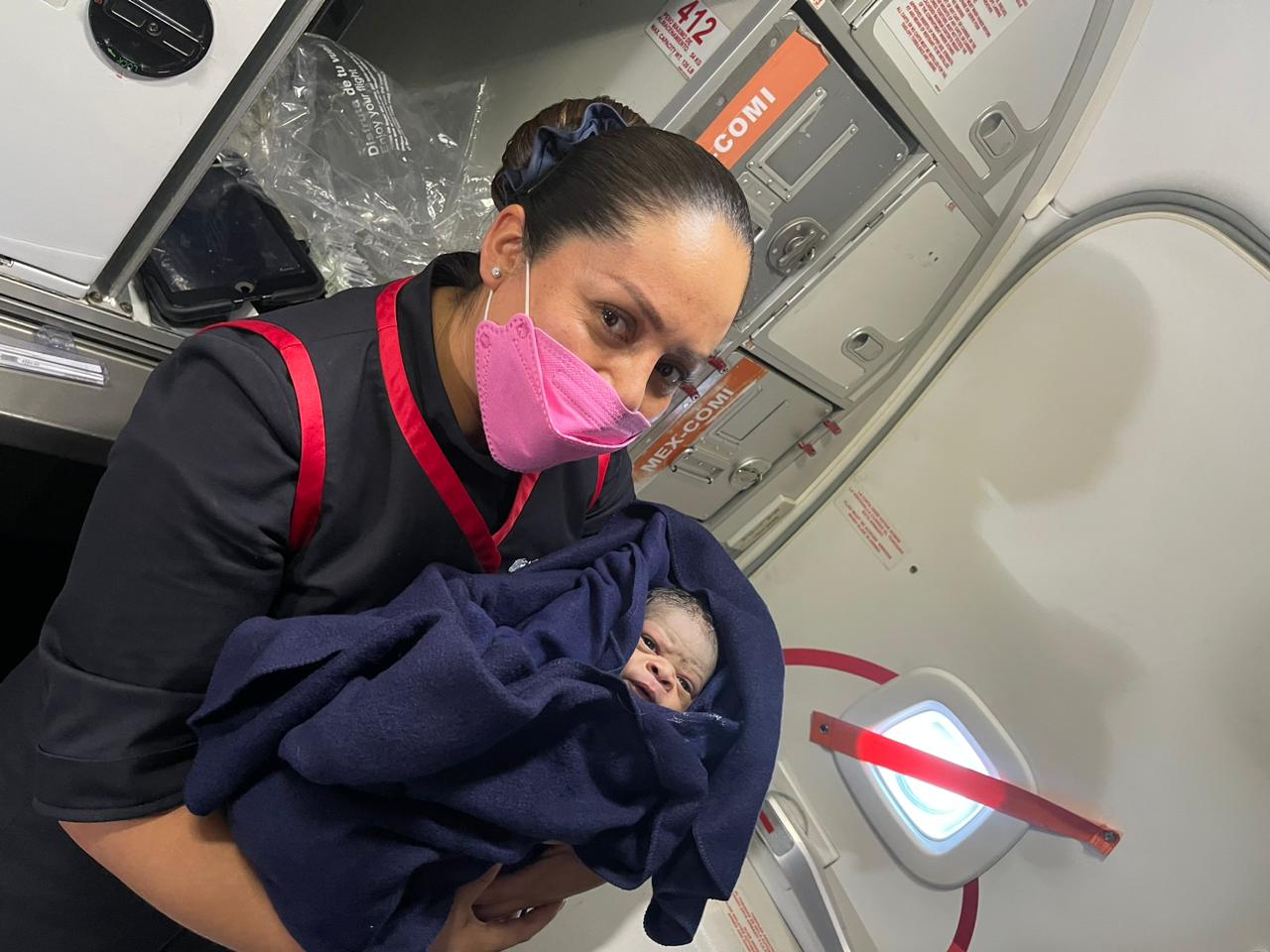#Video Mujer da a luz en un avión de Aeroméxico #Video Mujer da a luz en un avión de Aeroméxico