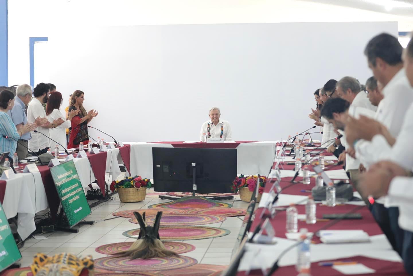 AMLO y Evelyn Salgado se reúnen en Acapulco, Guerrero