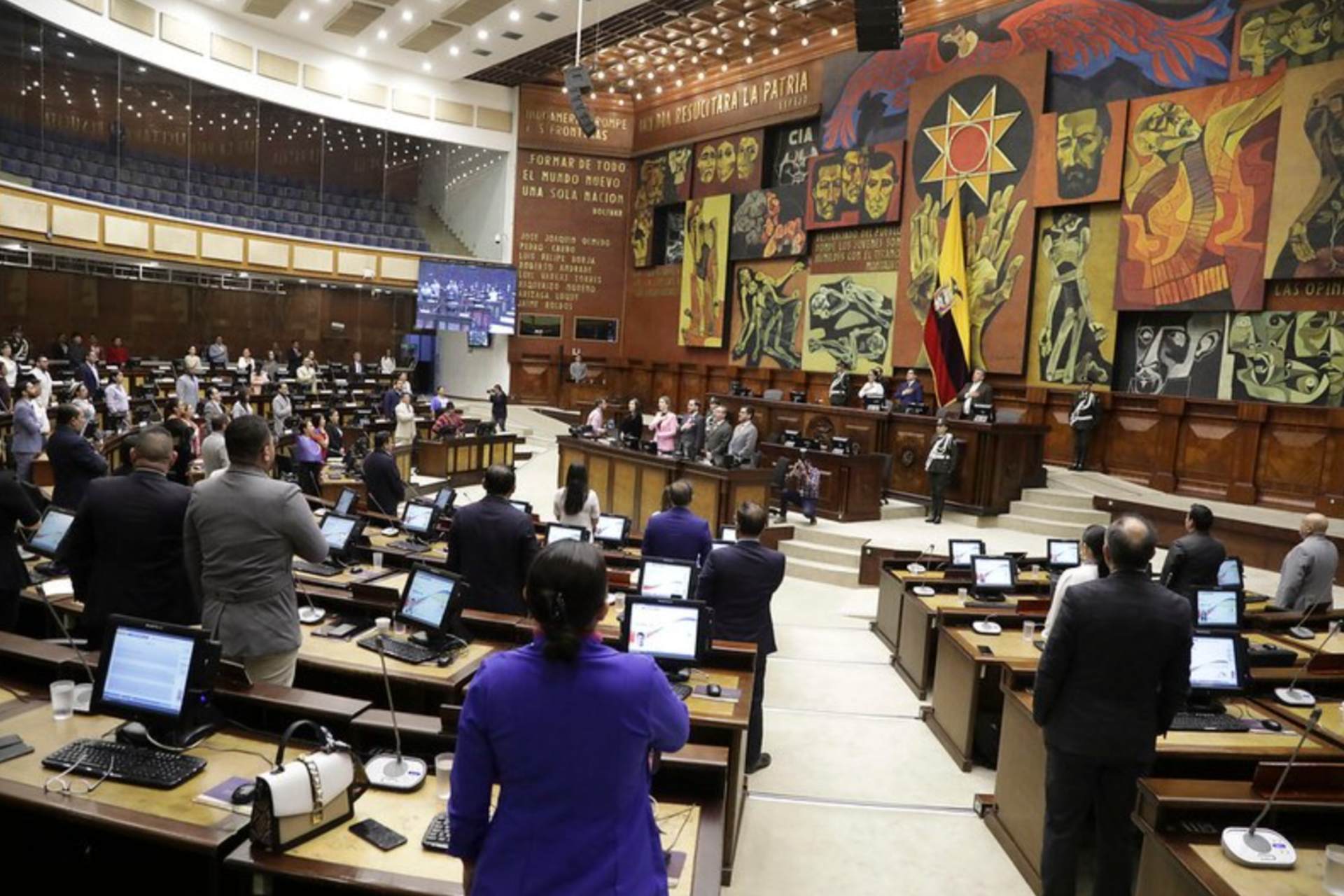 Representación de mujeres en parlamentos del mundo perdió ritmo y referentes en 2023