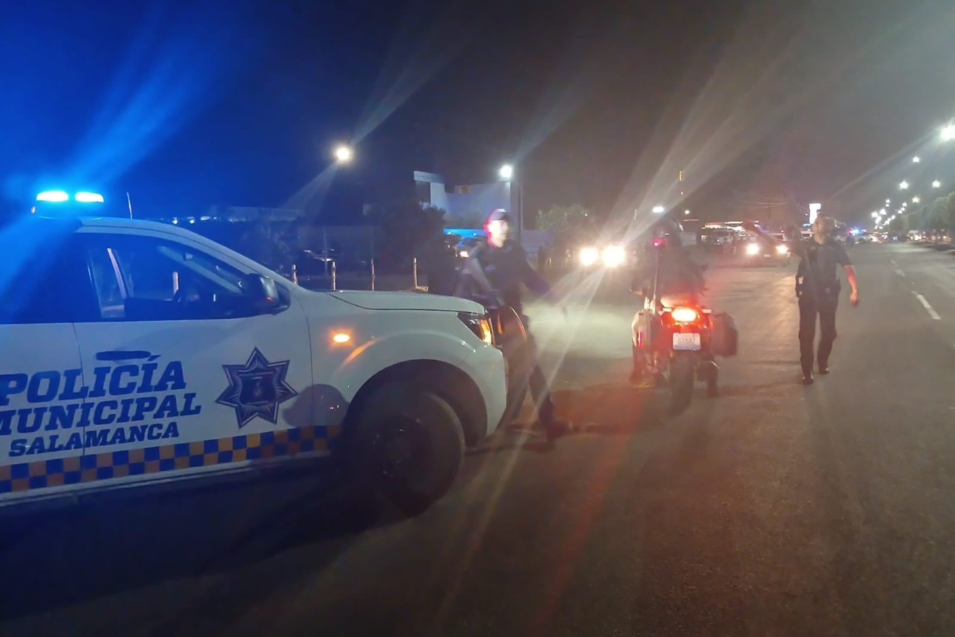 Agreden a balazos a policías en Salamanca, Guanajuato; hay un agente muerto y tres heridos Agreden a balazos a policías en Salamanca, Guanajuato; hay un agente muerto y tres heridos