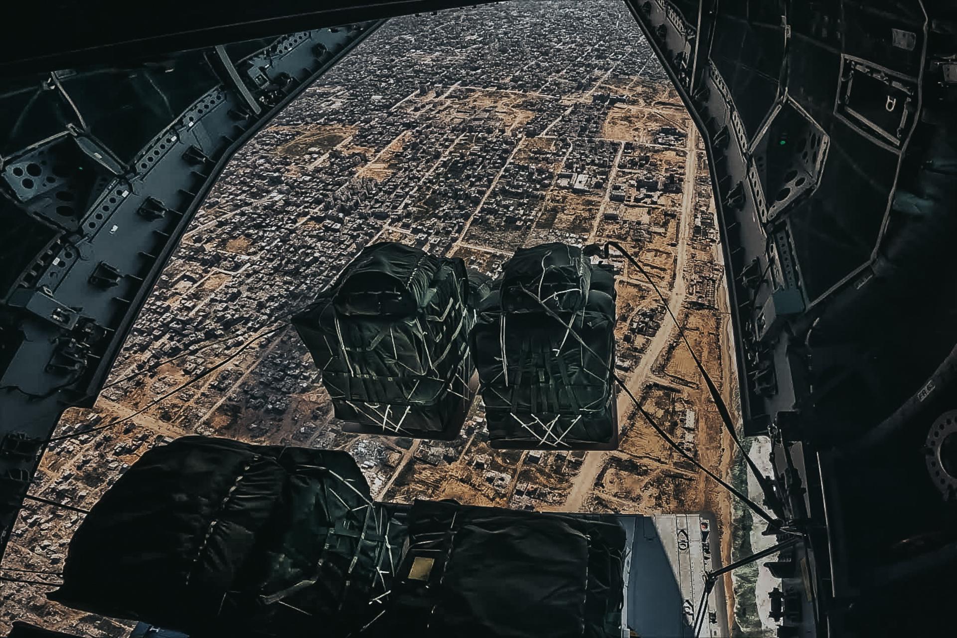 Cinco gazatíes mueren por el impacto de la ayuda humanitaria lanzada por aire