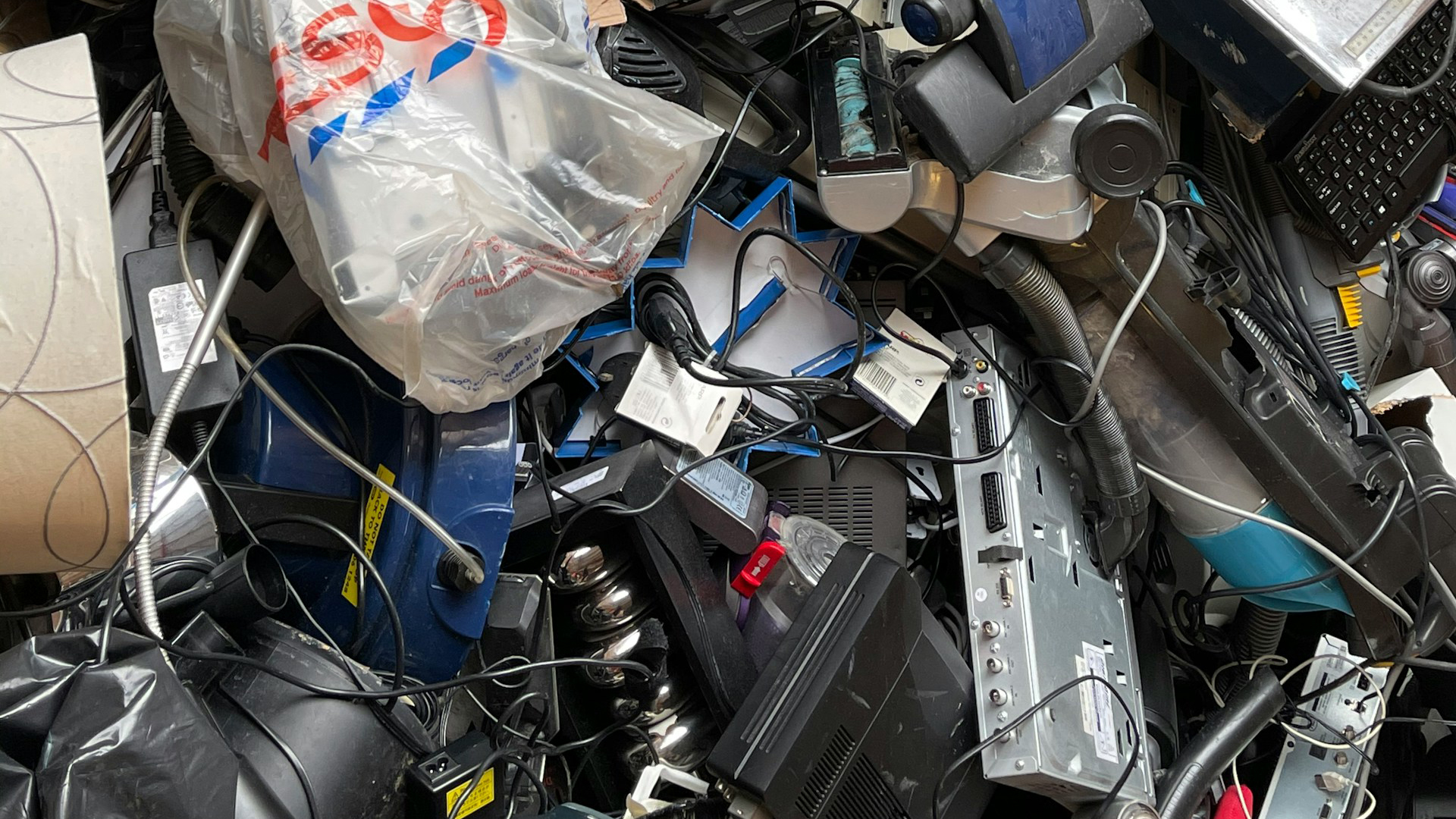 La basura electrónica crece 5 veces más rápido que el reciclaje, dice un estudio de la ONU La basura electrónica crece 5 veces más rápido que el reciclaje, dice un estudio de la ONU