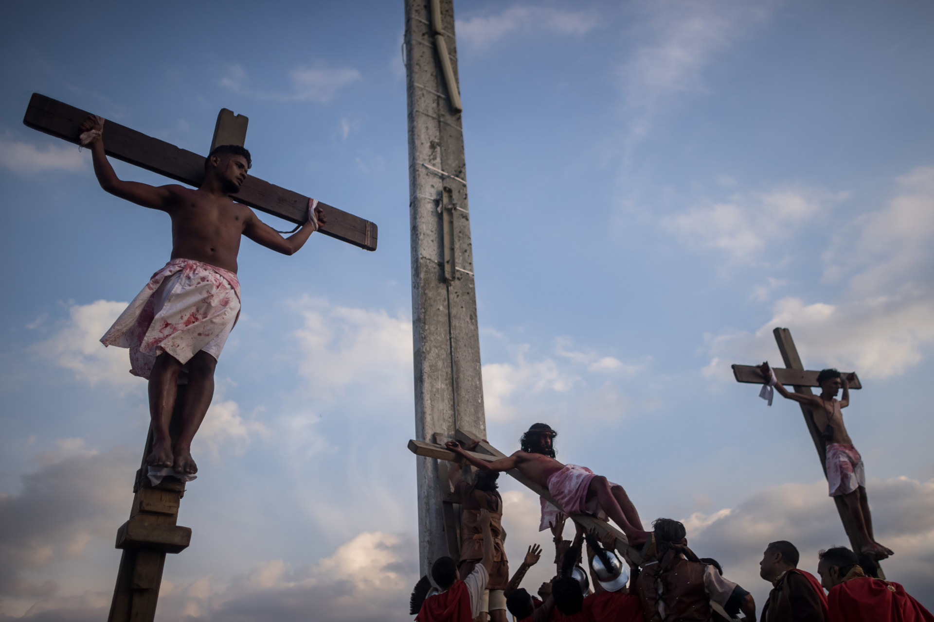 Caraqueños acompañan la tradición del viacrucis en la favela más grande de Venezuela Caraqueños acompañan la tradición del viacrucis en la favela más grande de Venezuela