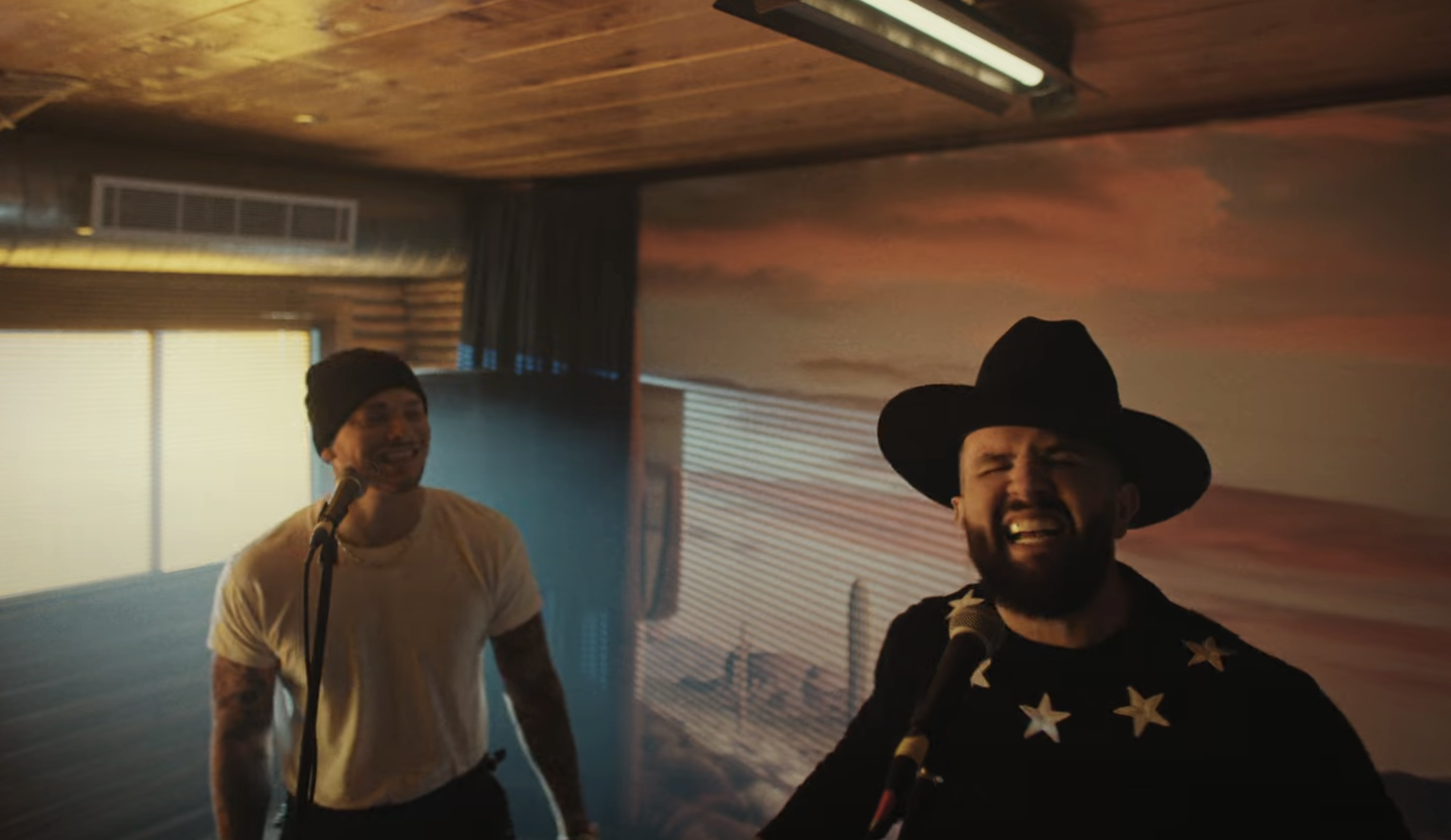 Carin León y Kane Brown fusionan géneros en la canción ‘The one (pero no como yo)’