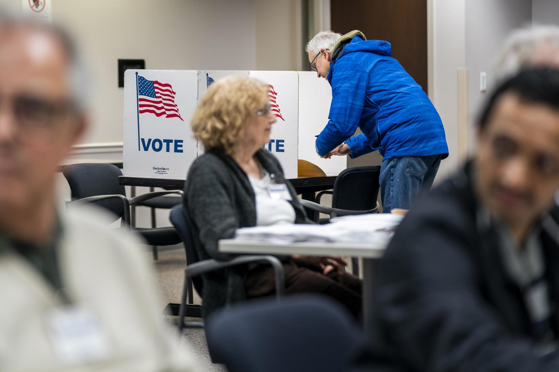 Cierran en EE.UU. los primeros centros de votación del ‘supermartes’ Cierran en EE.UU. los primeros centros de votación del ‘supermartes’