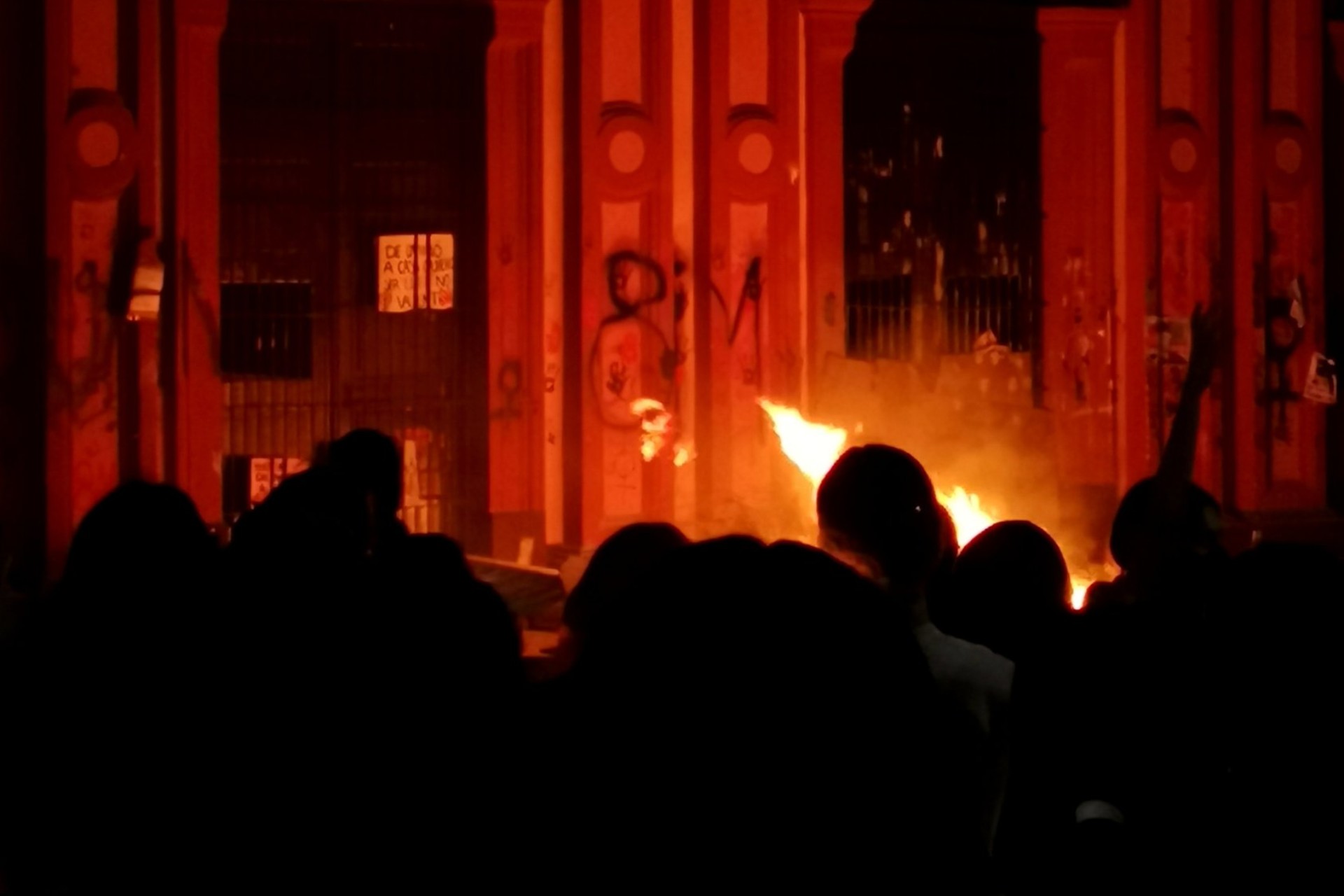 Separan de su cargo a subsecretario de Seguridad en Colima tras uso de gas lacrimógeno en marcha del 8M Separan de su cargo a subsecretario de Seguridad en Colima tras uso de gas lacrimógeno en marcha del 8M