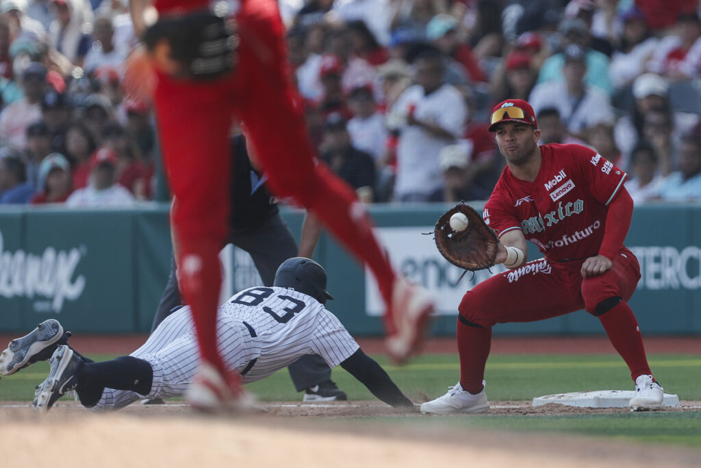El dominicano Canó guía la victoria de Diablos Rojos en el regreso de Yankees a México - el-dominicano-cano-guia-la-victoria-de-diablos-rojos-en-el-regreso-de-yankees-a-mexico-2-1024x683