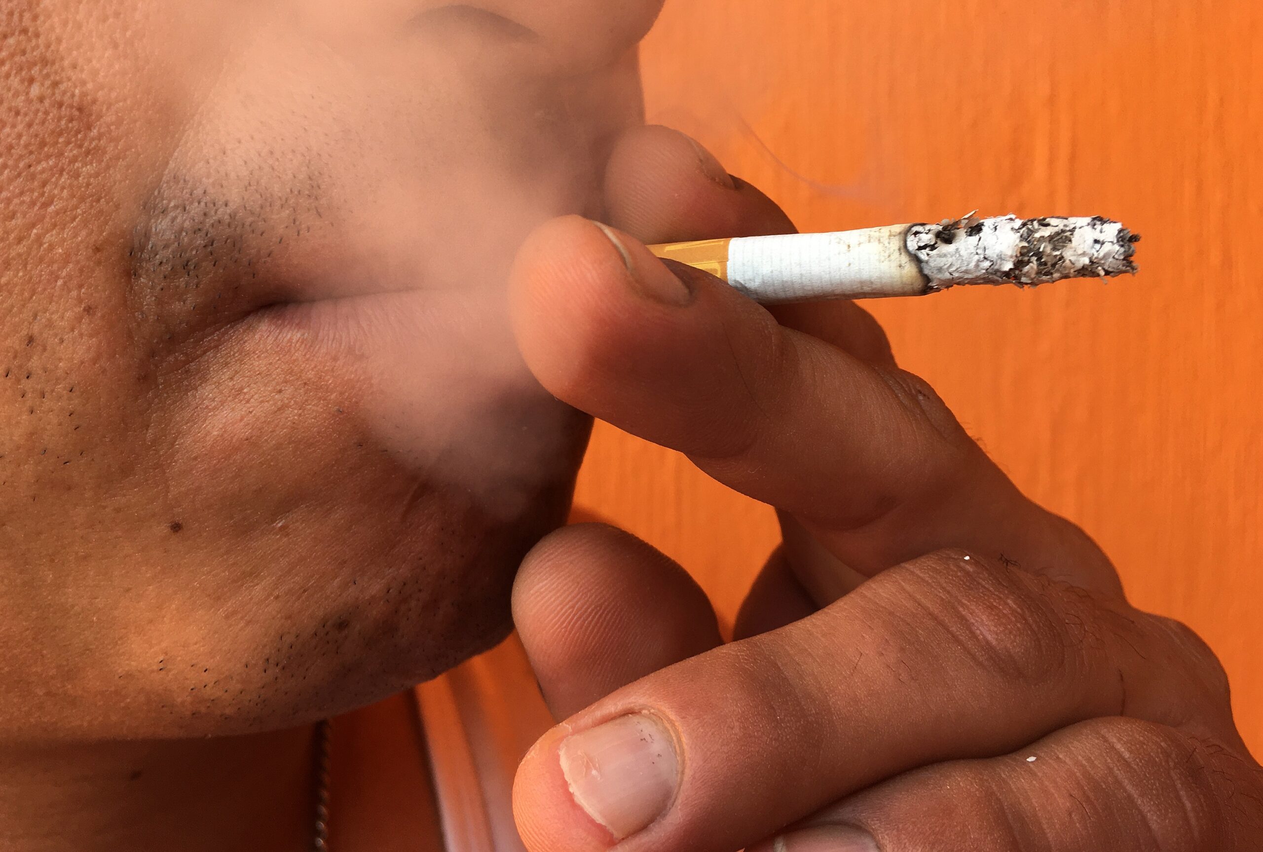 Advierten que alza de impuestos al tabaco impulsará el mercado ilegal