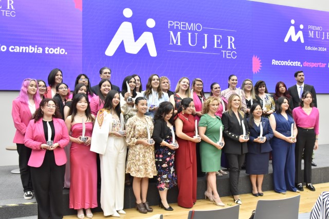 ‘Despertar lo cambia todo’; entregan el Premio Mujer Tec 2024