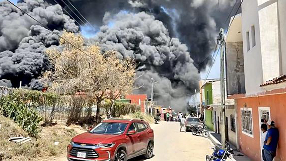 #Video Incendio en Comitán consume tres casas #Video Incendio en Comitán consume tres casas