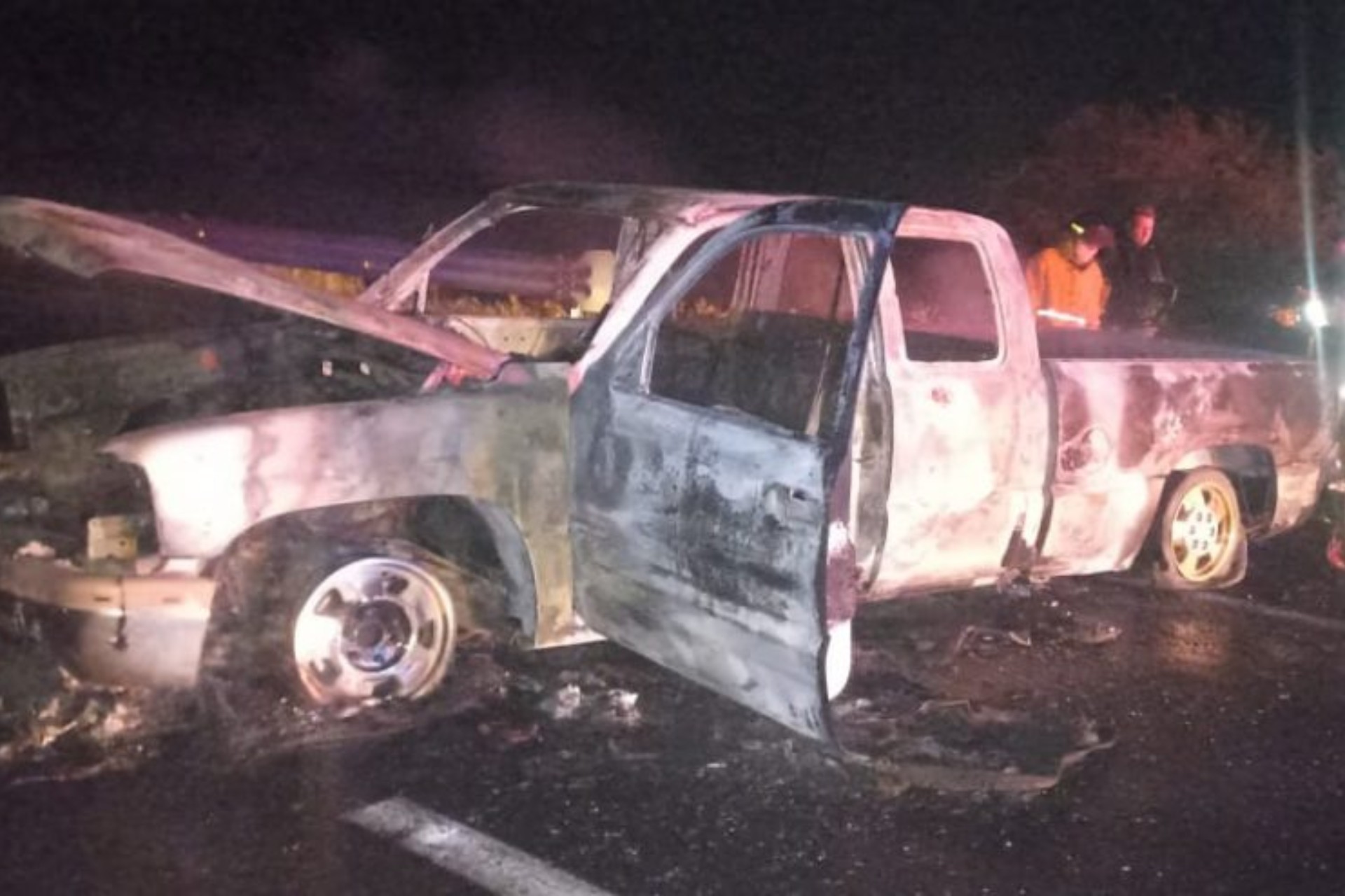 En Zacatecas adjudican al CJNG el incendio de dos autos sobre una carretera En Zacatecas adjudican al CJNG el incendio de dos autos sobre una carretera