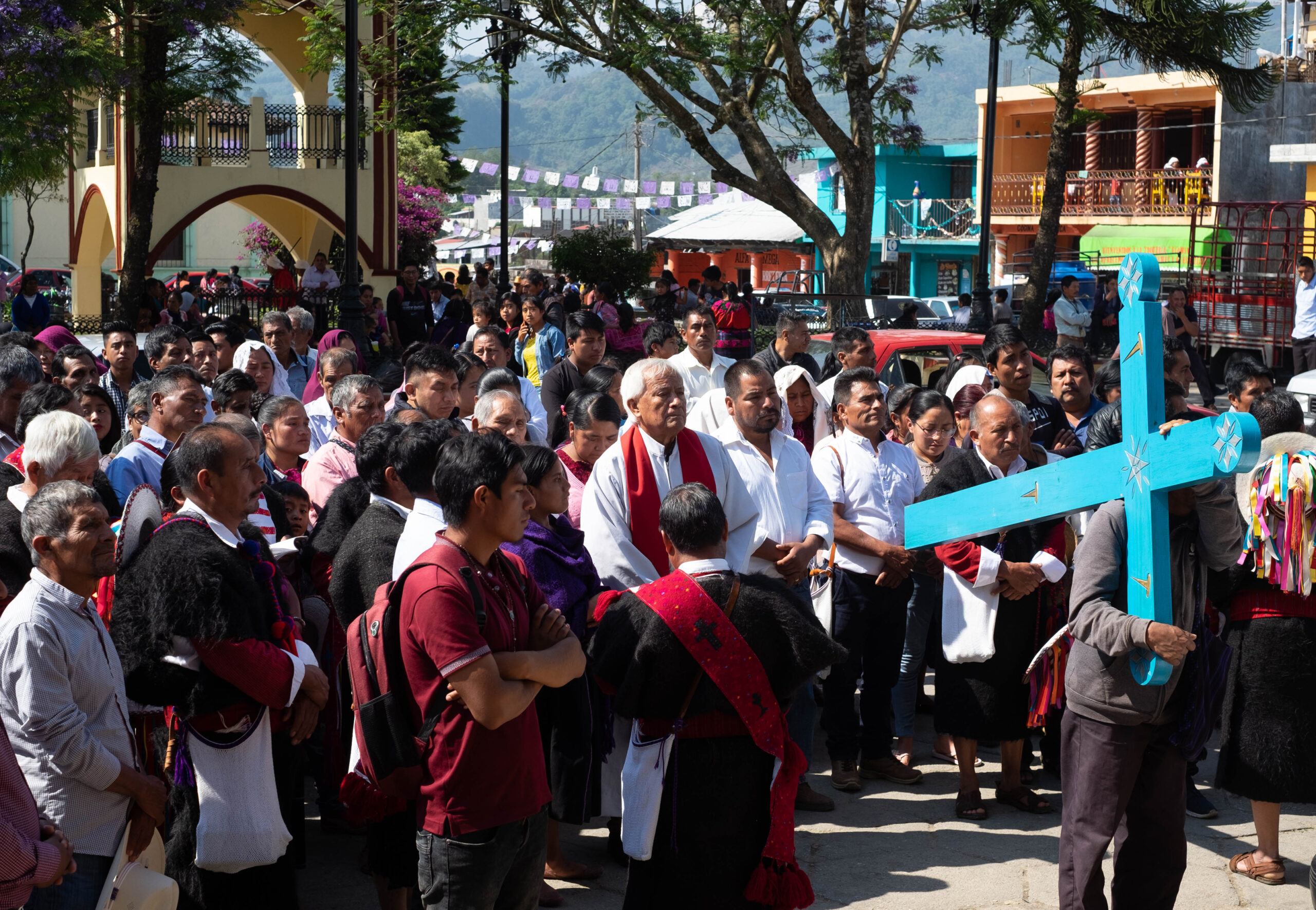 Indígenas mayas celebran víacrucis para pedir el fin de la violencia en sureste de México