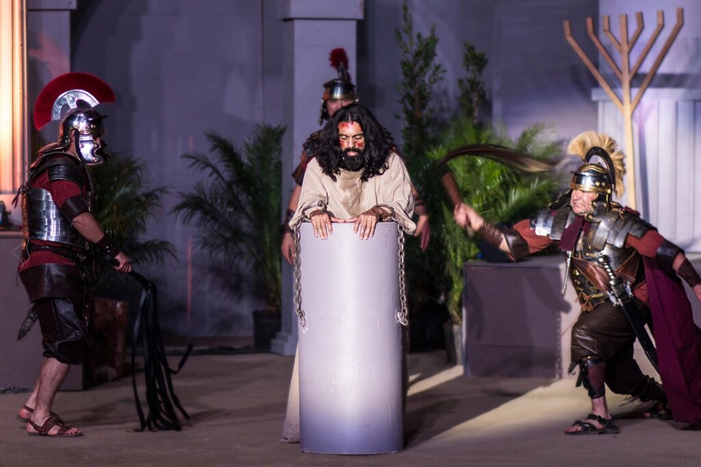 La obra 'Jesucristo vive', puente de los latinos en EE.UU. con sus tradiciones religiosas - la-obra-jesucristo-vive-puente-de-los-latinos-en-eeuu-con-sus-tradiciones-religiosas-1024x682