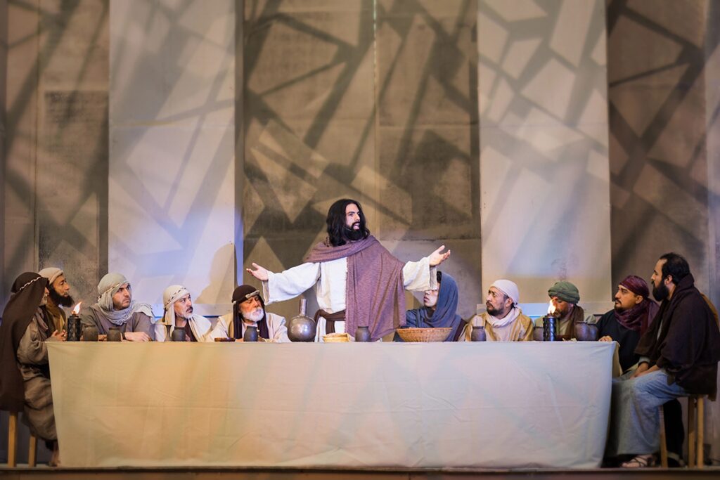 La obra 'Jesucristo vive', puente de los latinos en EE.UU. con sus tradiciones religiosas - la-obra-jesucristo-vive-puente-de-los-latinos-en-eeuu-con-sus-tradiciones-religiosas-2-1024x683