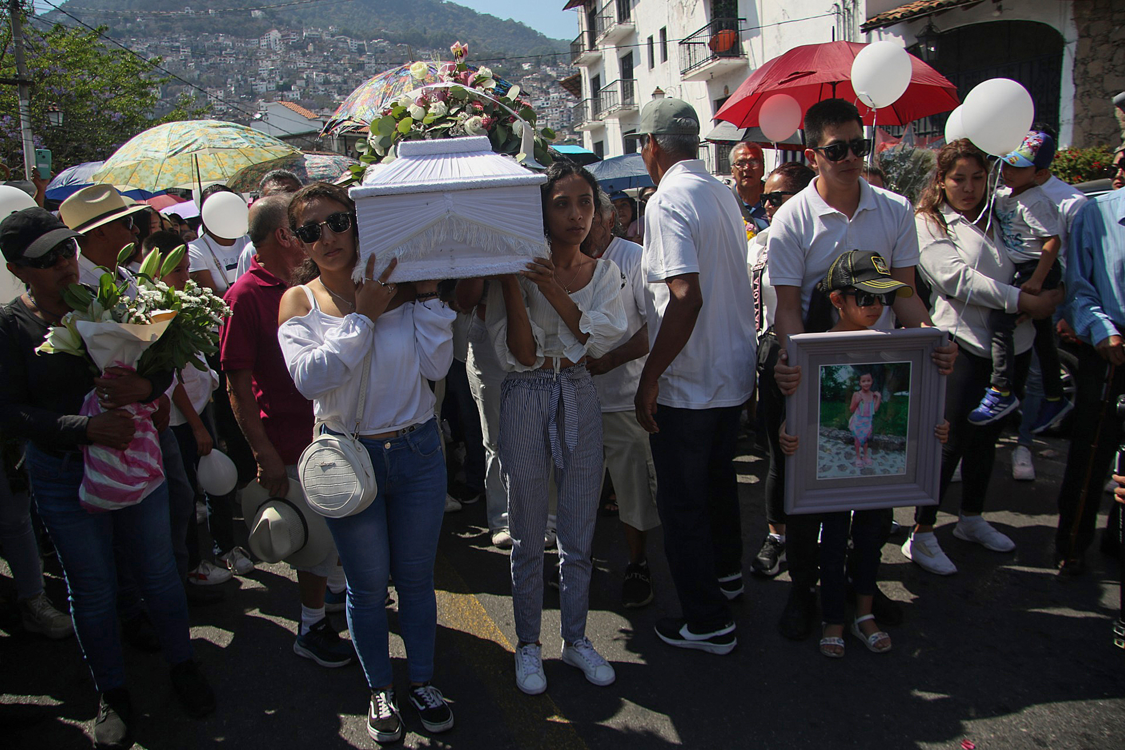 Despiden a Camila en Taxco; habría muerto de asfixia por estrangulamiento Despiden a Camila en Taxco; habría muerto de asfixia por estrangulamiento