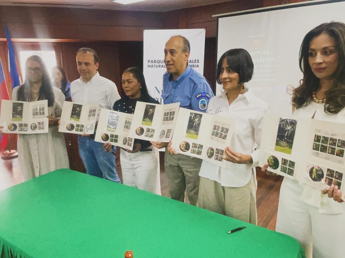 Descubren ocho nuevas especies de orquídeas en Colombia bautizadas con nombres de mujeres Descubren ocho nuevas especies de orquídeas en Colombia bautizadas con nombres de mujeres