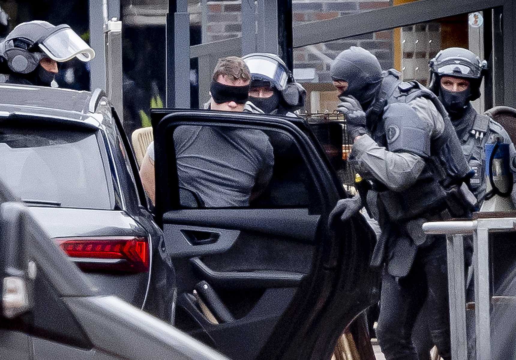 Liberan a secuestrados durante la toma de rehenes en un pub de Países Bajos Liberan a secuestrados durante la toma de rehenes en un pub de Países Bajos