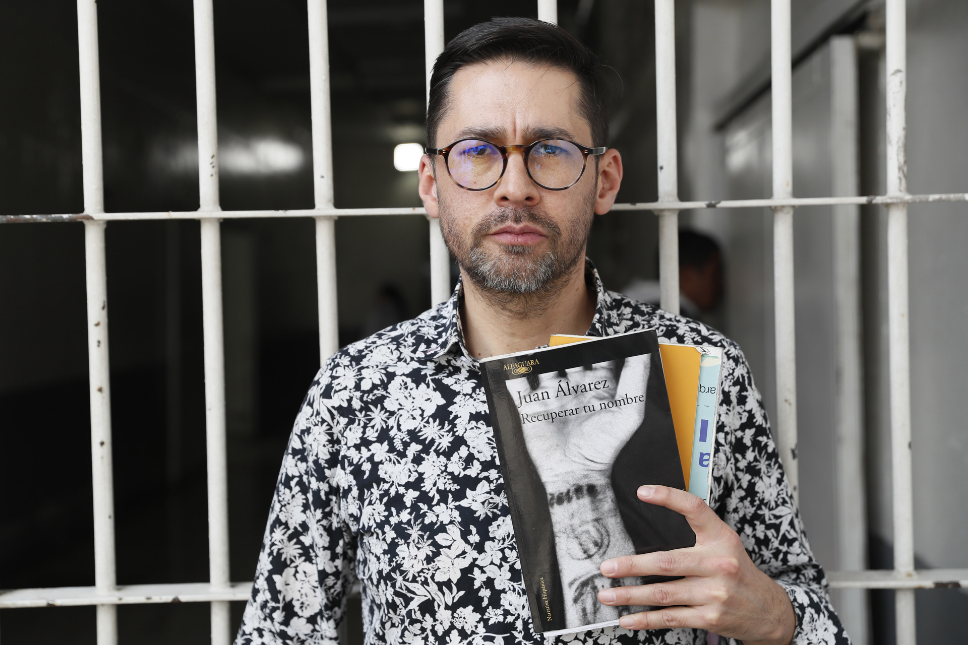 “Recuperar tu nombre”, el libro de Juan Álvarez que relata las imperfecciones de la justicia colombiana “Recuperar tu nombre”, el libro de Juan Álvarez que relata las imperfecciones de la justicia colombiana
