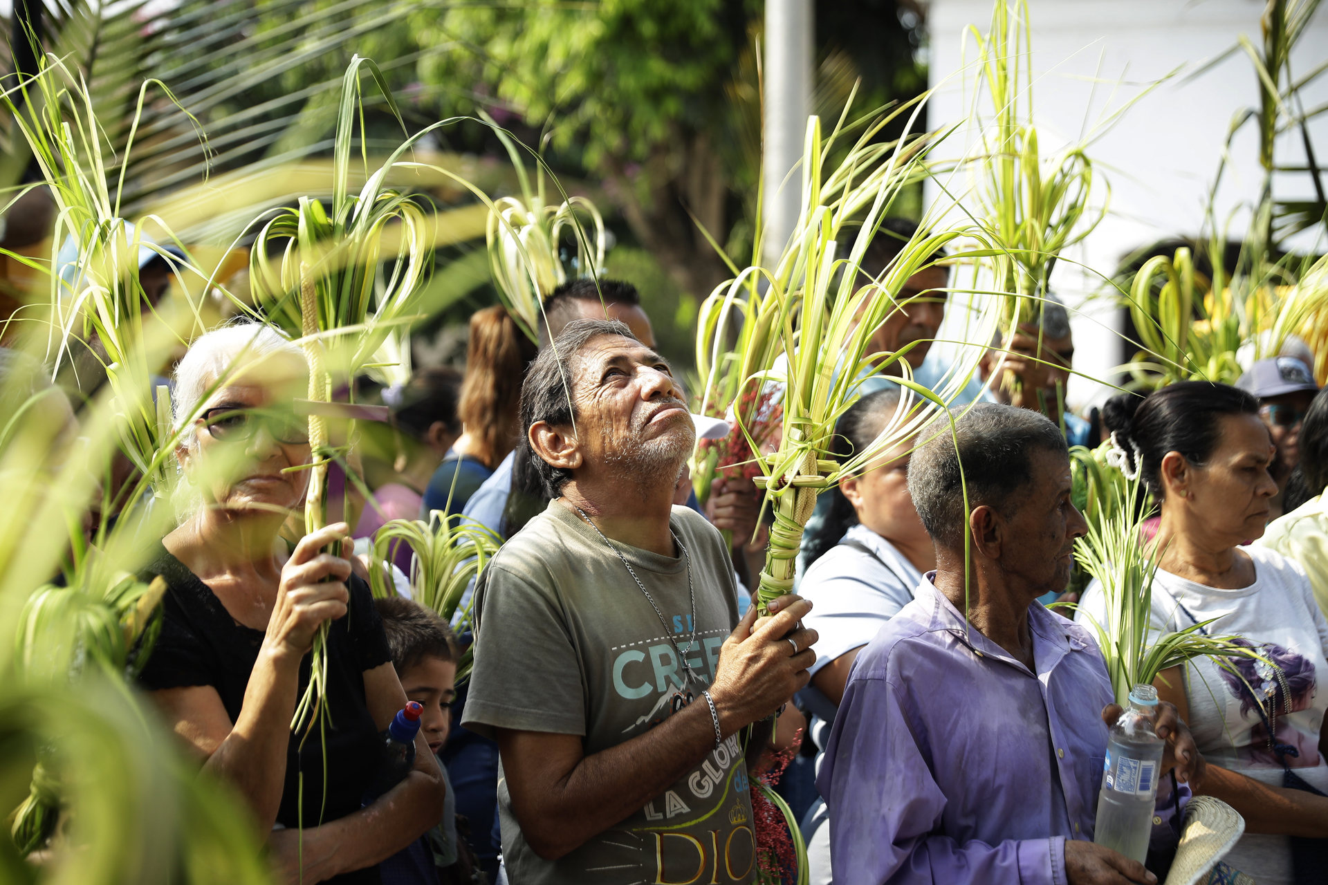 Salvadoreños conmemoran 44 años del asesinato de Romero durante el Domingo de Ramos