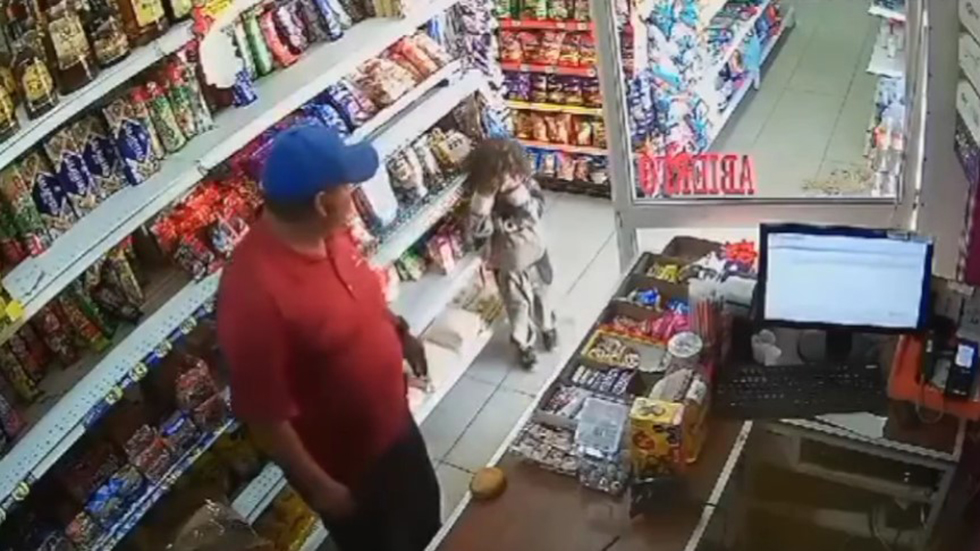 Sujeto golpea en tienda de SLP a niño de 3 años; ya fue detenido Sujeto golpea en tienda de SLP a niño de 3 años; ya fue detenido