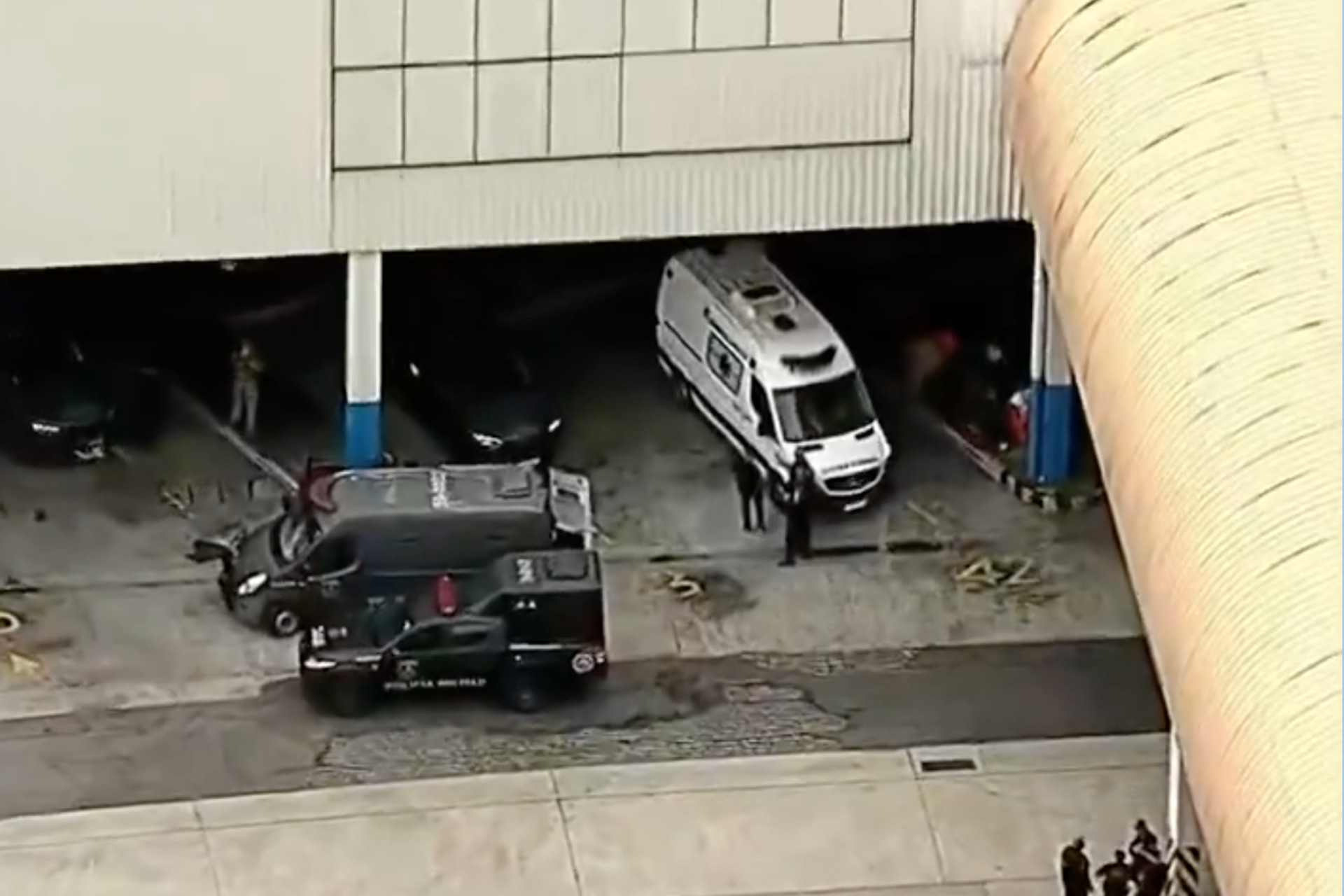 Hombre armado toma al menos 15 rehenes en una terminal de Río de Janeiro, Brasil Hombre armado toma al menos 15 rehenes en una terminal de Río de Janeiro, Brasil