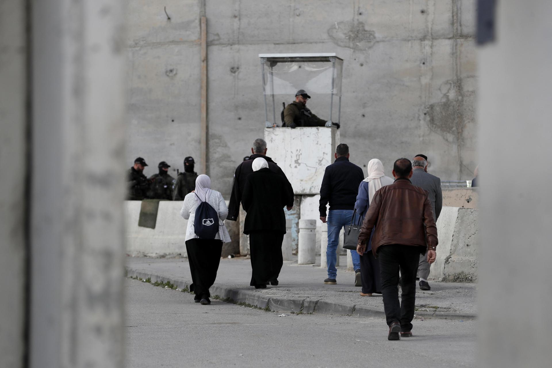 Unos 80 mil musulmanes rezan en la Explanada de las Mezquitas en primer viernes de Ramadán Unos 80 mil musulmanes rezan en la Explanada de las Mezquitas en primer viernes de Ramadán