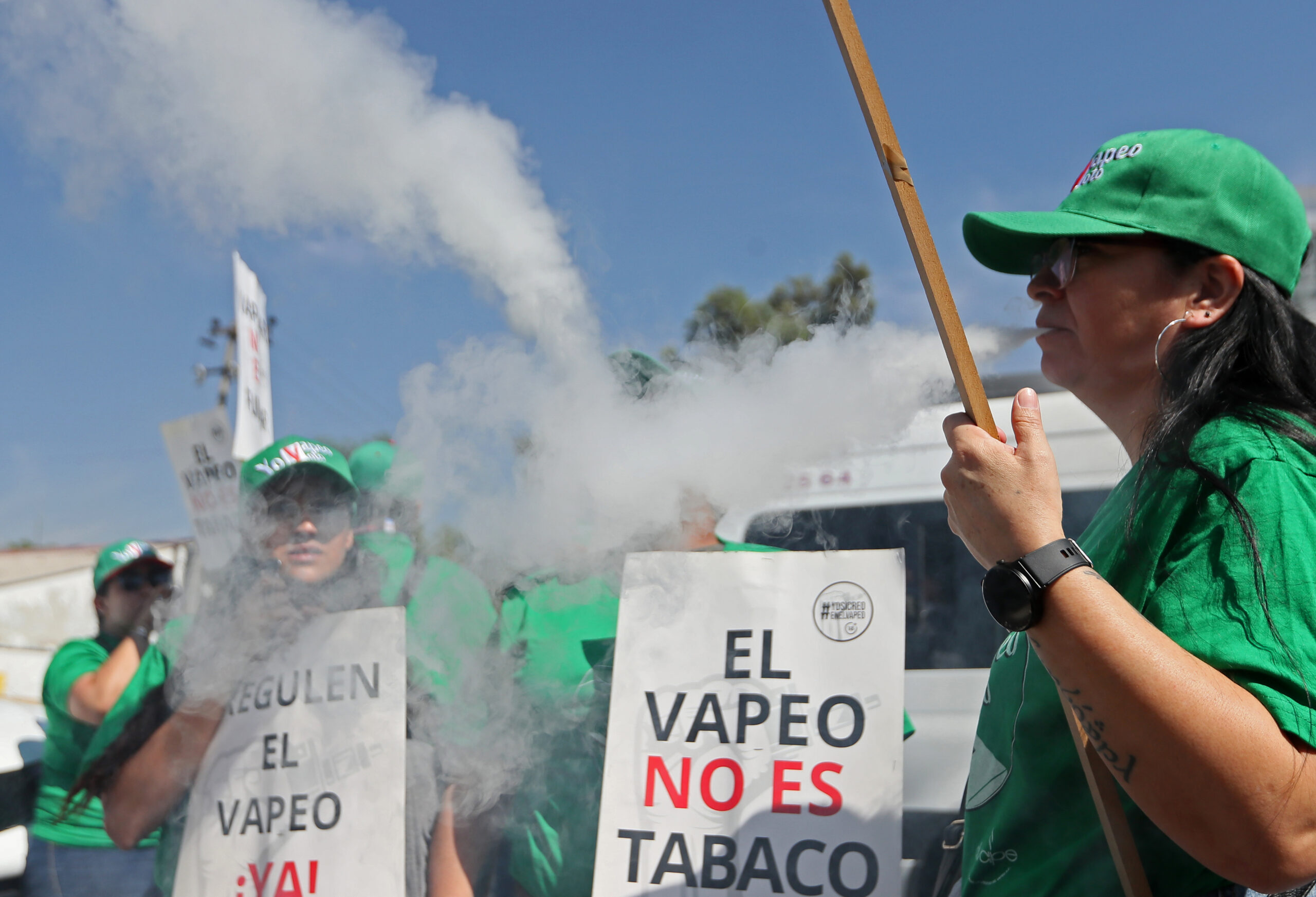 Protestan contra la reforma de López Obrador que prohibiría los vapeadores en México Protestan contra la reforma de López Obrador que prohibiría los vapeadores en México