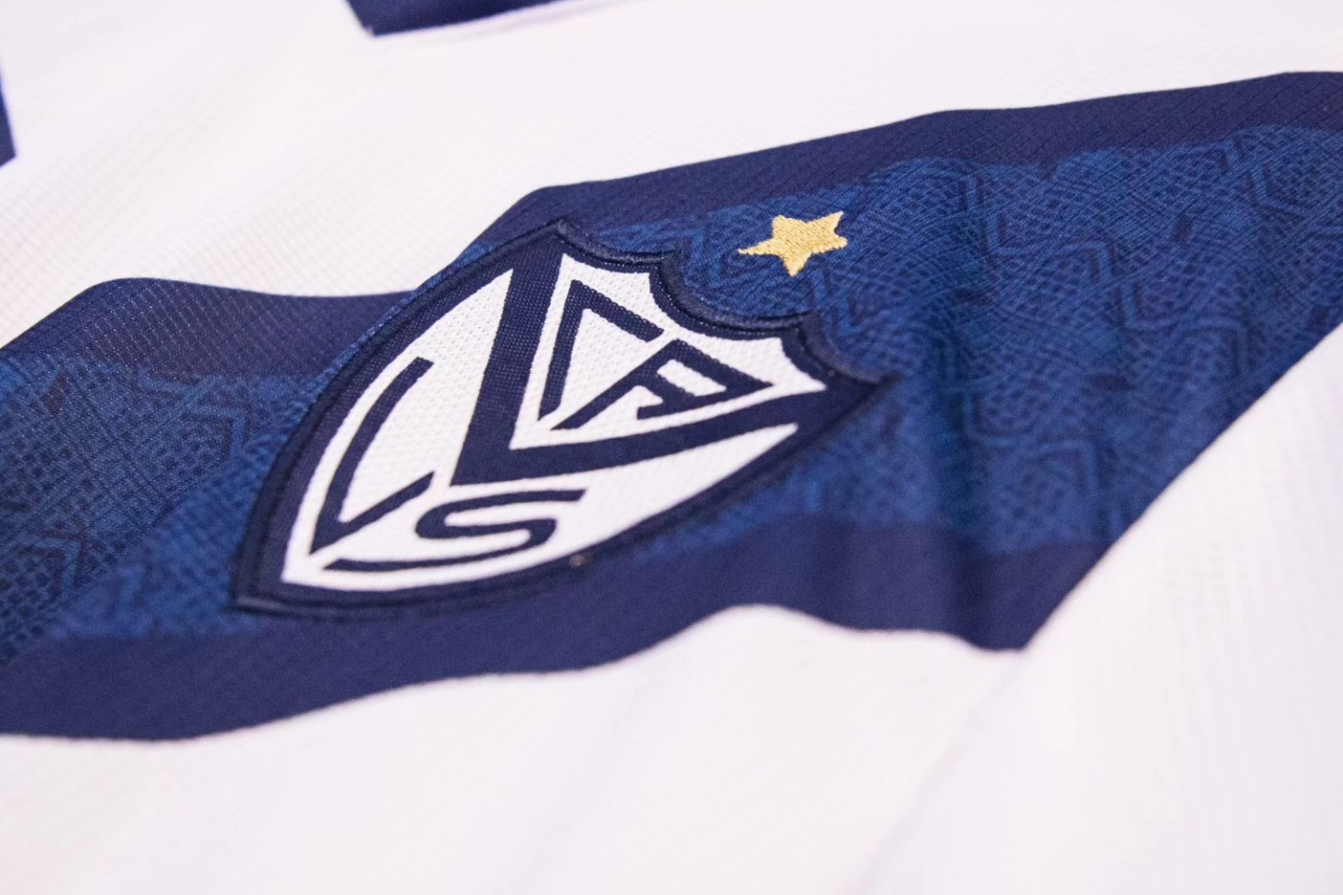 Cuatro futbolistas de Vélez Sarsfield denunciados por presunto abuso sexual a una mujer Cuatro futbolistas de Vélez Sarsfield denunciados por presunto abuso sexual a una mujer